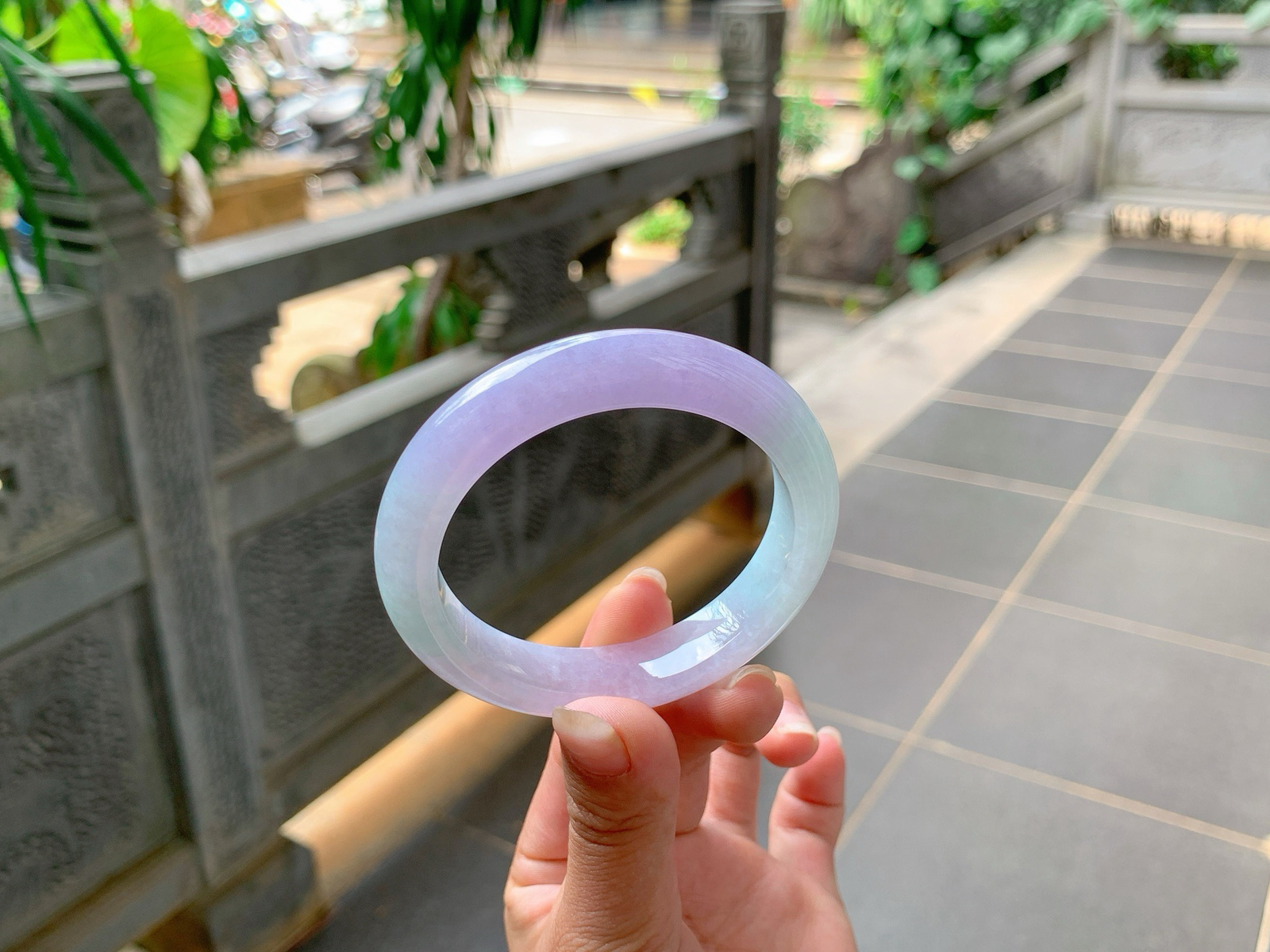 ｜53圈口
浓春彩，一大截妖紫的富贵感满满的，背面飘一抹枫叶红，增添一抹风味，