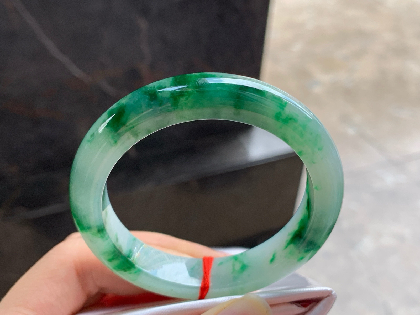 52-12-8.5
绿花手镯^_^玉质温润