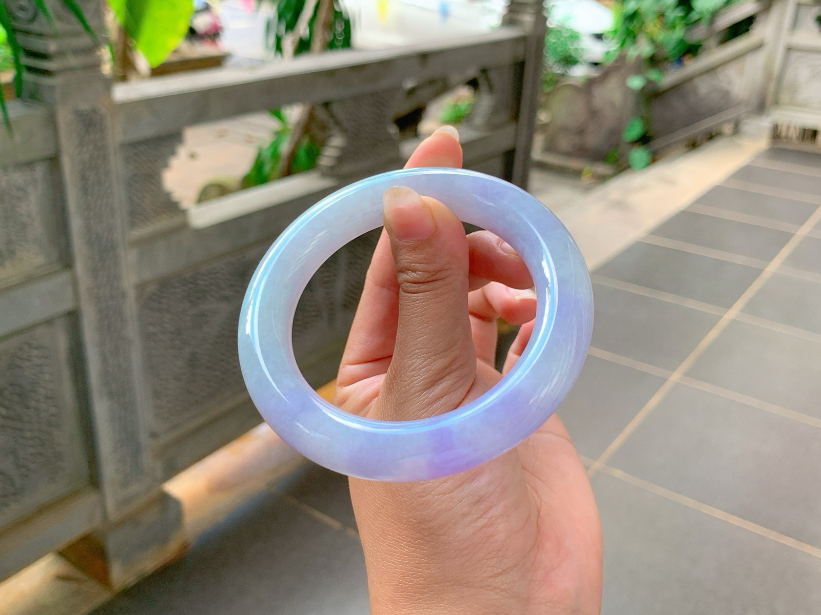 ｜57圈口
浓春福镯，条粗:12.1，圆圆胖胖，仙气飘飘的，颜色浓郁明亮，气质优雅迷人