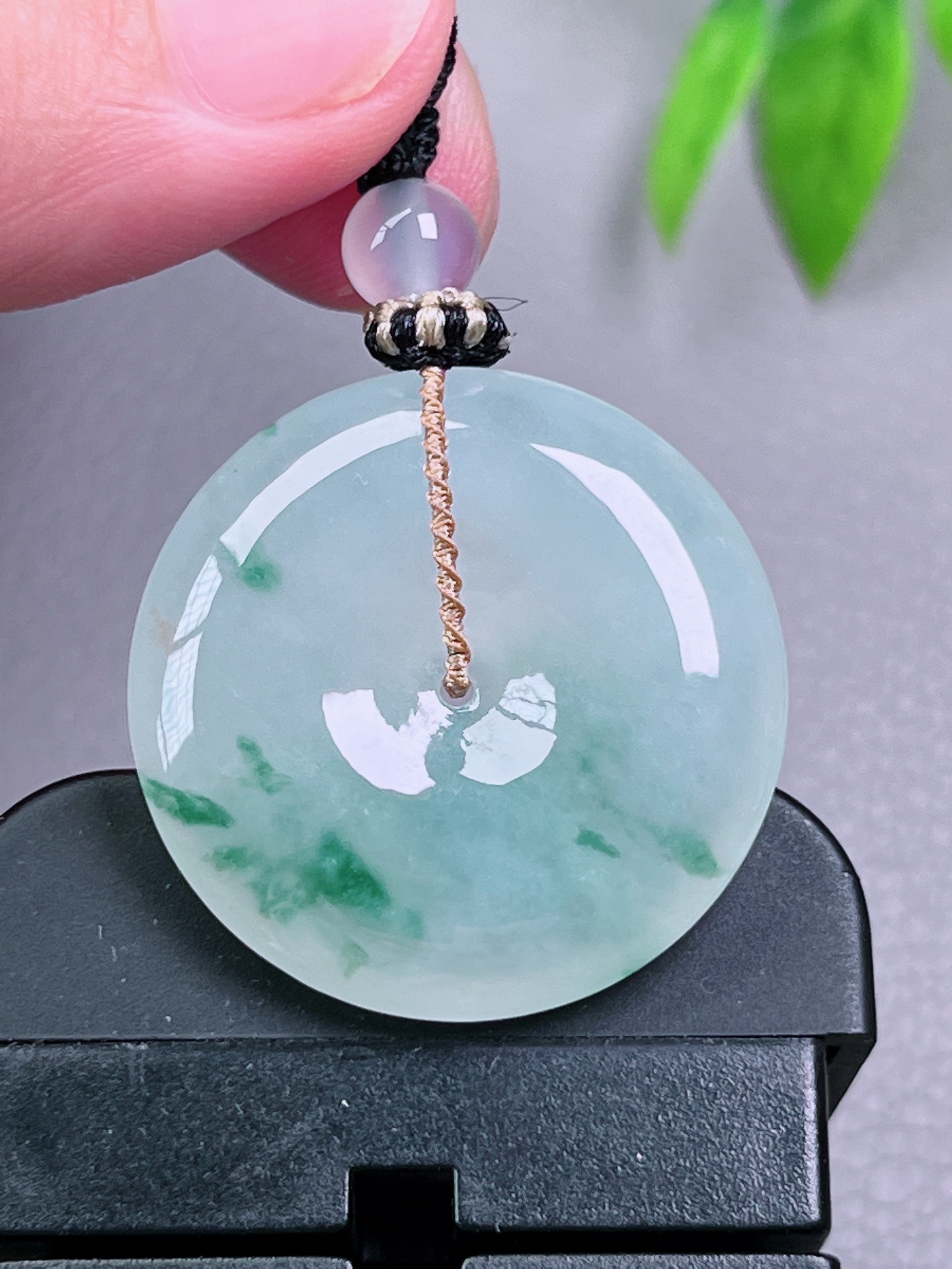 高冰种飘花平安扣，无裂，油洁，冰透水润，起荧光，尺寸：29.5-6.1
