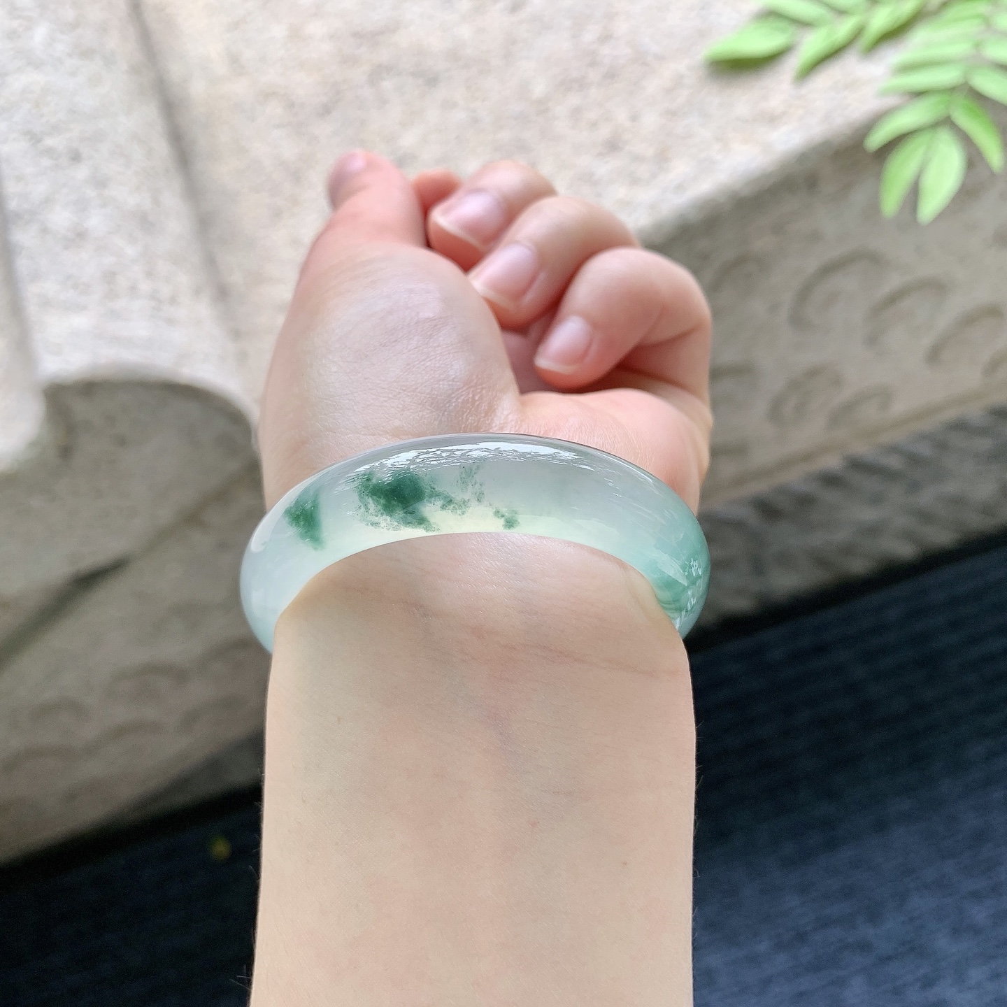 贵妃51 52 圈口54.4/45.2/12.2/7.5 编码GJ060752 冰种飘花，清透，水润，种老，细腻，打灯有纹絮