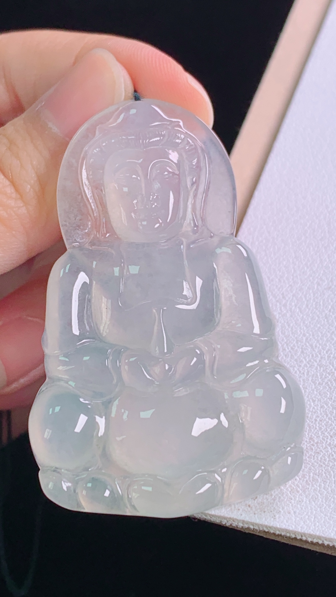 ️冰种观音 冰透起光，胶感十足，无裂 尺寸:52.6-34.0-5.7mm 4