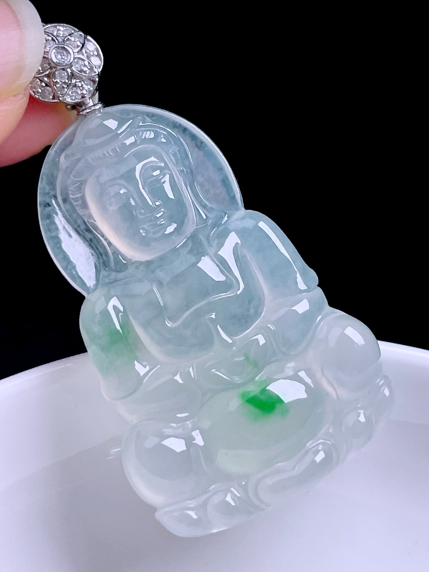 冰飘花观音 飘花灵动，种老水润，18k金镶嵌 整体：49 裸石：39.6/26.2/5.4
