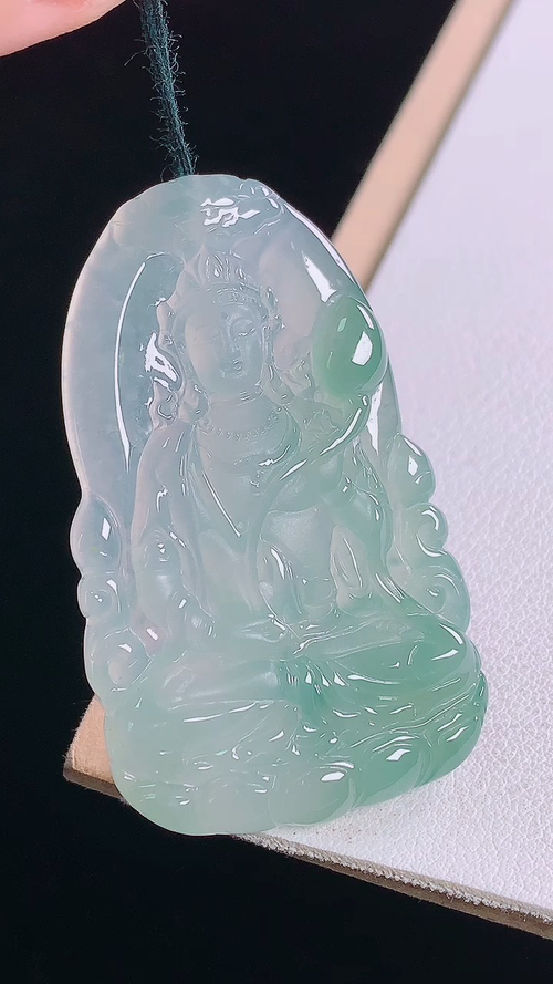 冰飘花大势至菩萨，无裂，尺寸:46.9-28.1-5.2mm