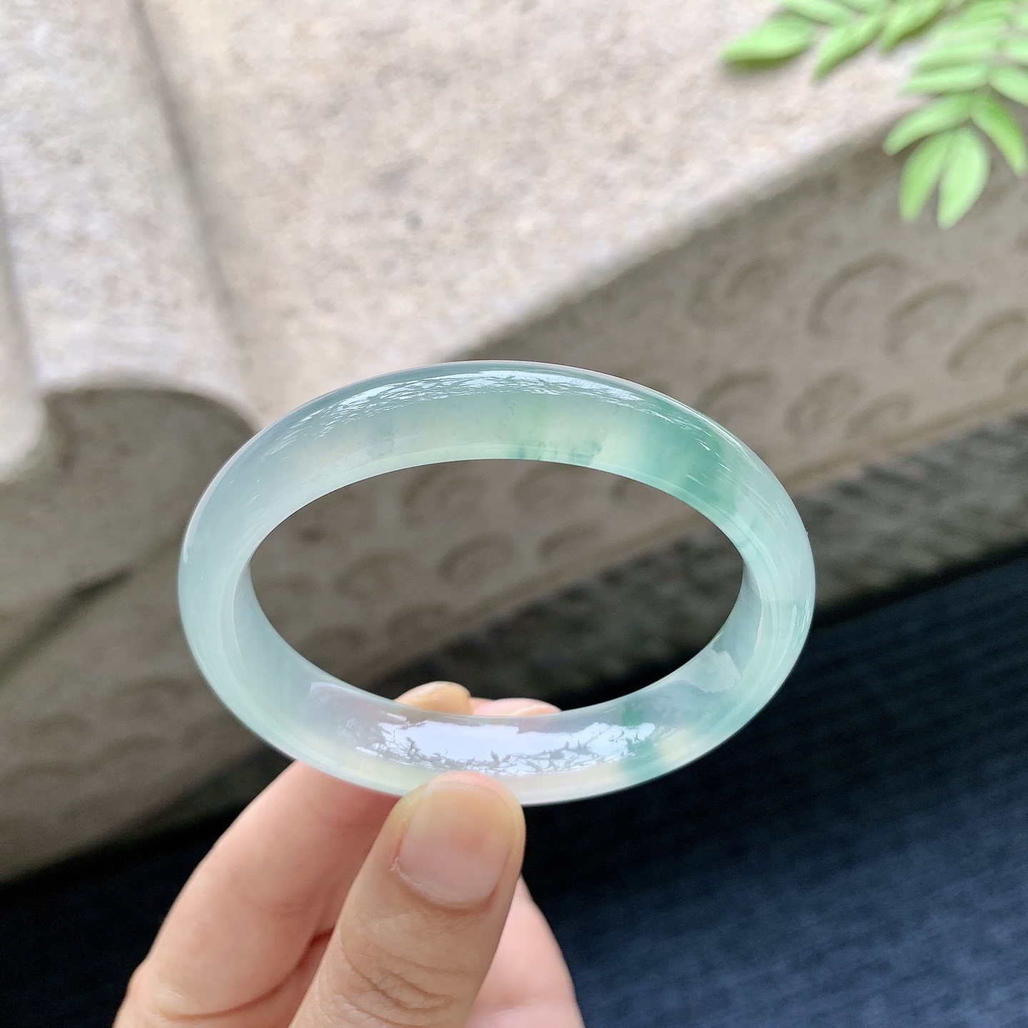 贵妃51 52 圈口54.4/45.2/12.2/7.5 编码GJ060752 冰种飘花，清透，水润，种老，细腻，打灯有纹絮