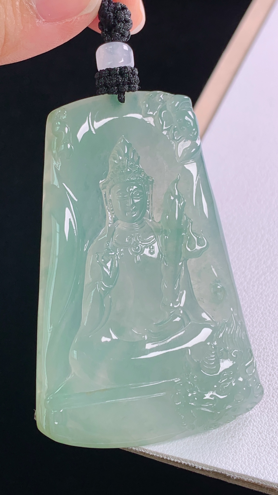 冰晴文殊菩萨 种色兼备，水润清爽， 尺寸:61.0-40.1-5.4mm 5