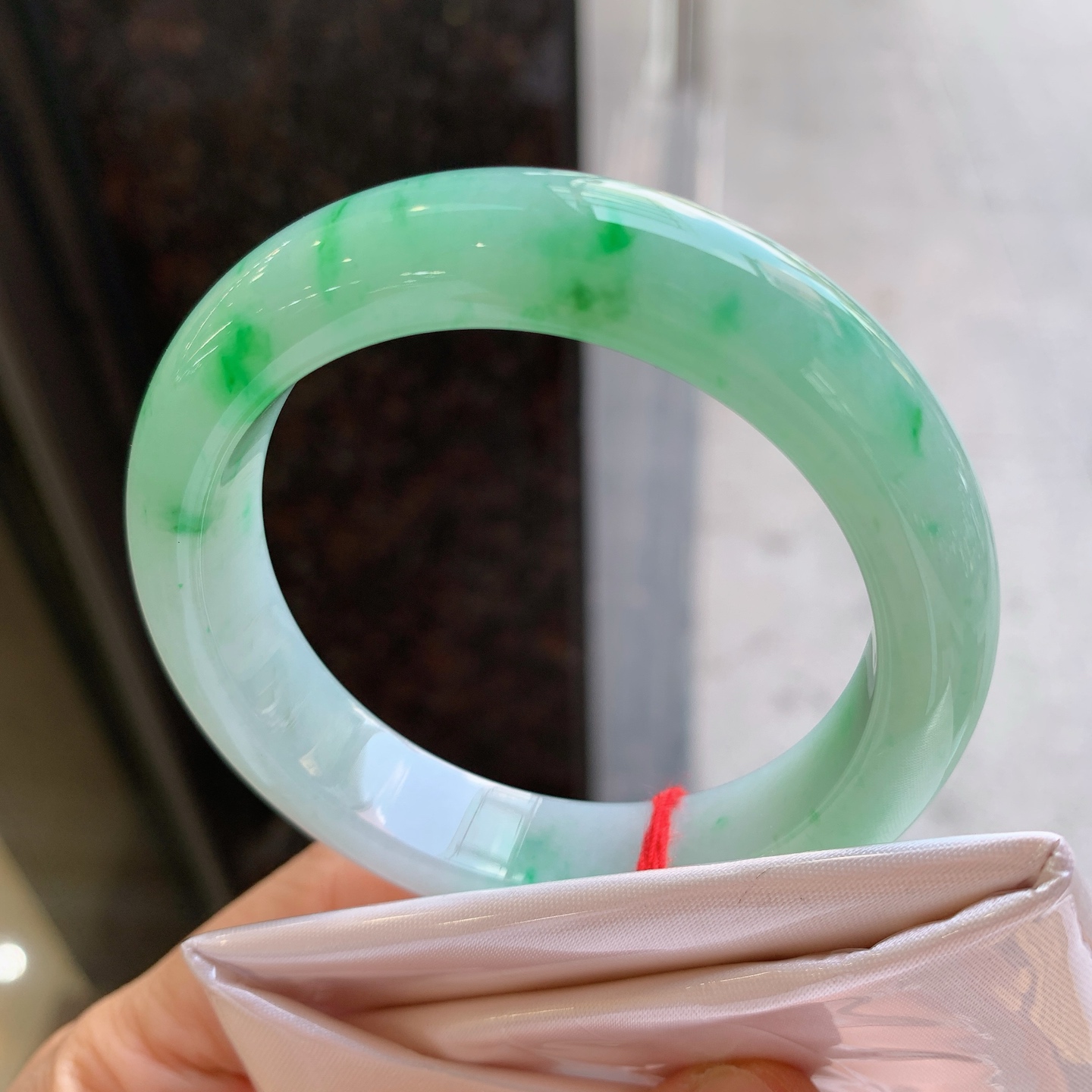 正圈飘绿 无裂 尺寸：52.6/12.3/8.8 细腻