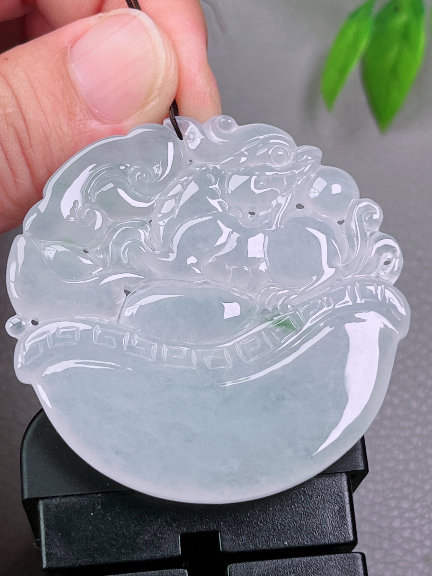 高冰种招财麒麟，无裂，油洁，冰透水润，起荧光，尺寸：50-48.9-5.9