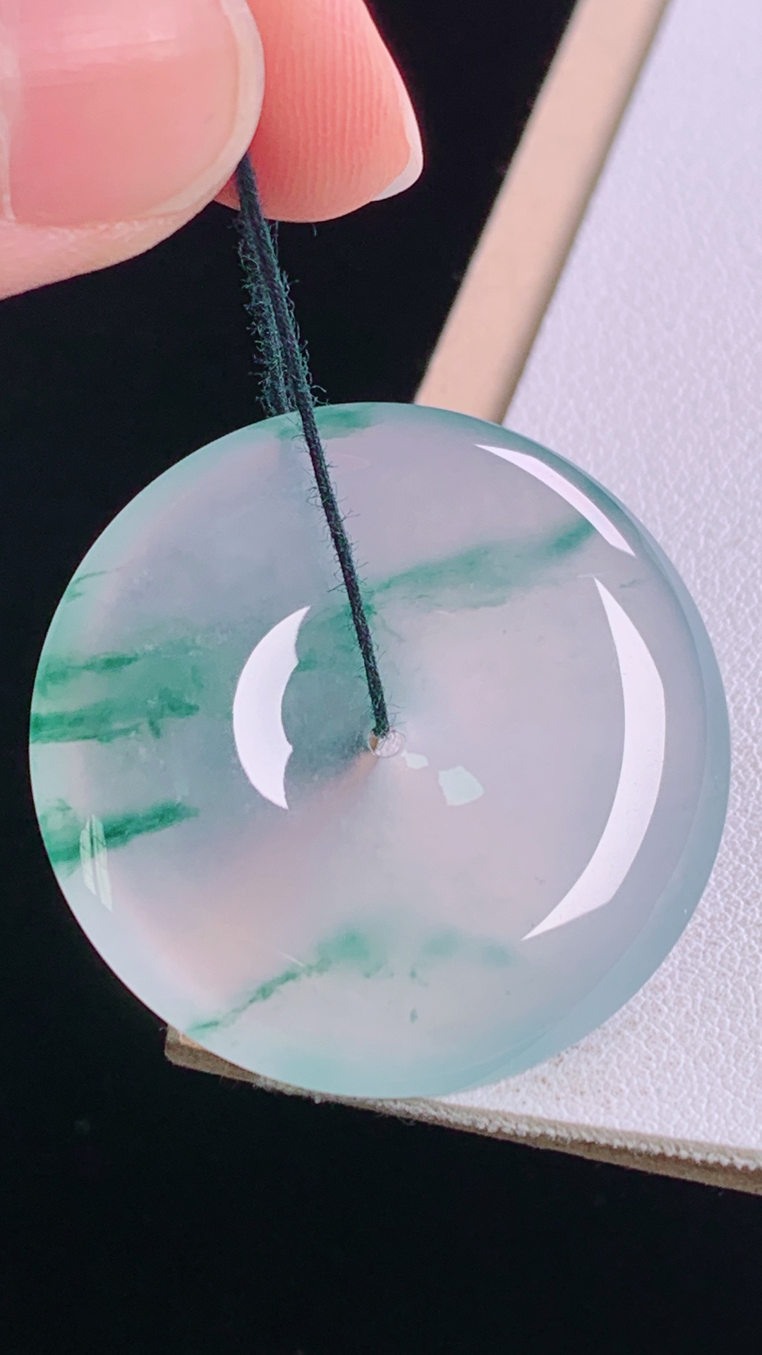 ️高品质 高冰飘花平安扣 种水，冰透起光，花色灵动，无裂 尺寸:34.2-5.9mm