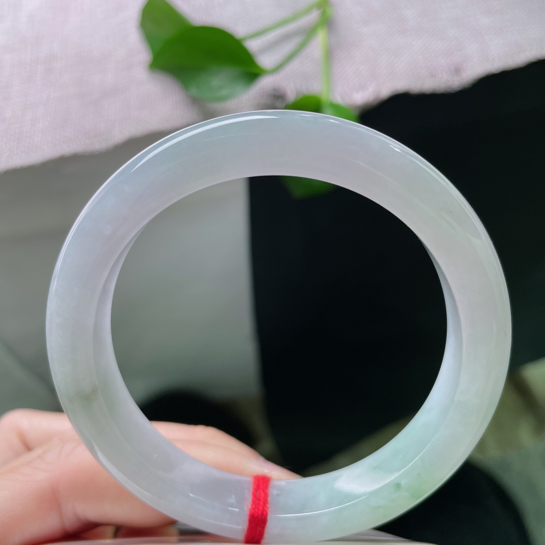 57.6/11.4/8.5，淡绿底正圈，水头好，干净，清润舒爽，一点侧纹不显，ss52840a