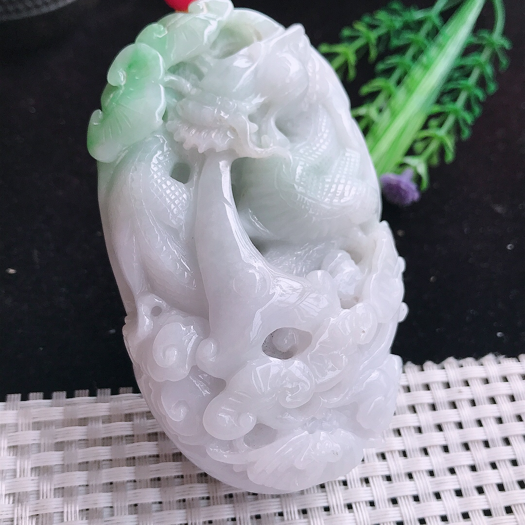 实拍A货翡翠83.7/50/32老坑精美温润飘绿霸气龙把件龙行天下手玩件