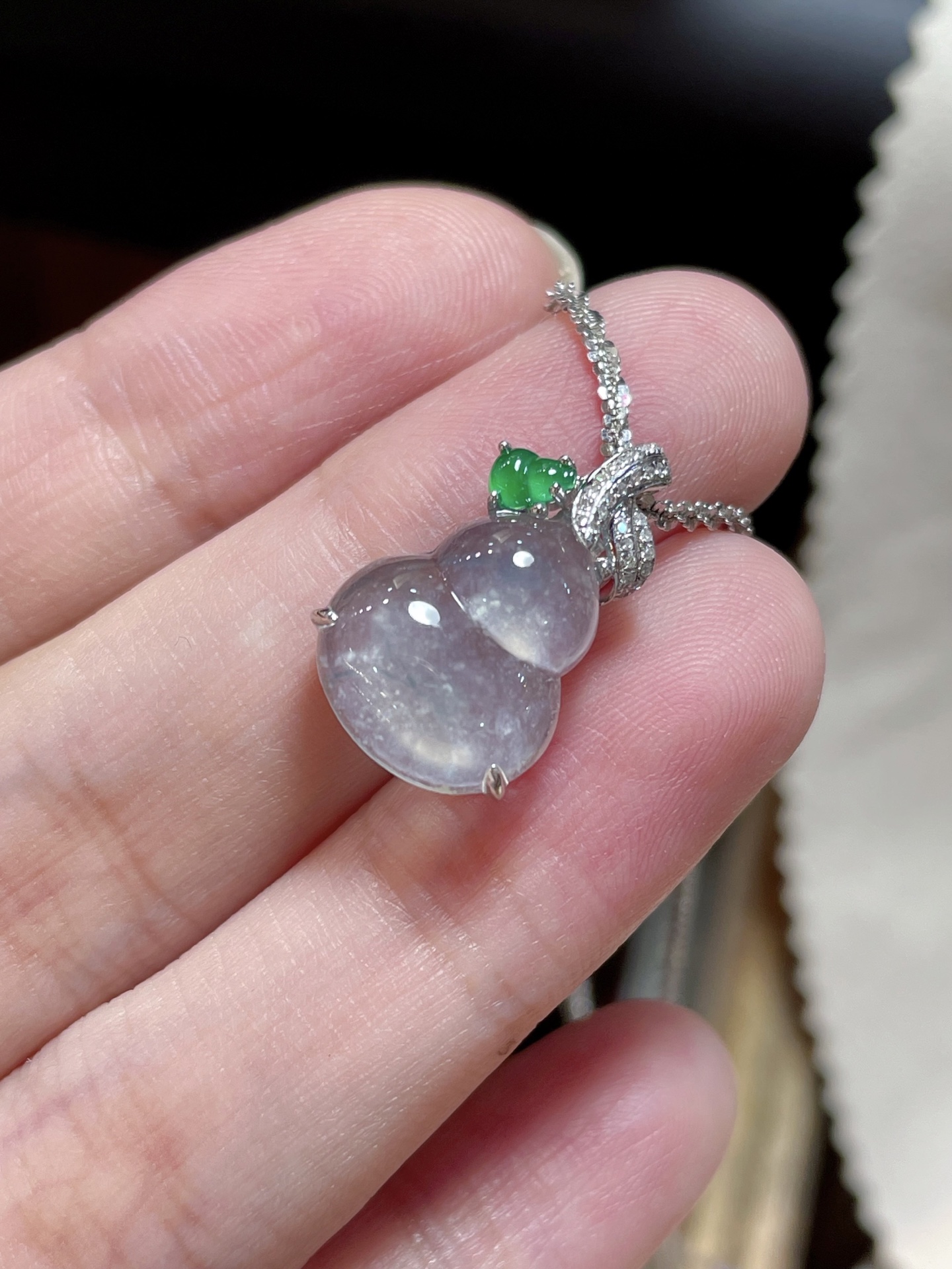 ️ 翡翠冰种葫芦吊坠，起荧光，种水好好裸石很饱满，专挑好品相，18k镶嵌，14.2-12.2-3.8