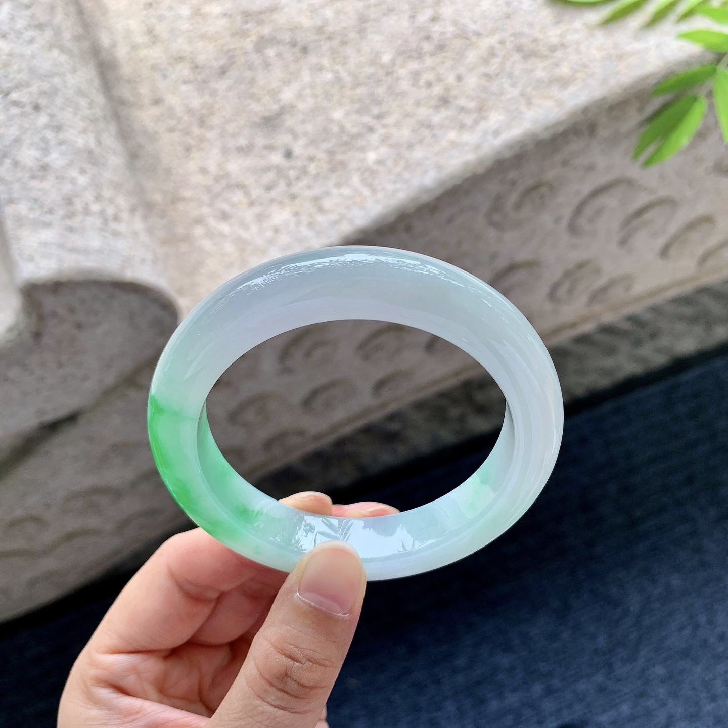 正圈 细糯飘阳绿，水润，种老，细腻，无裂
