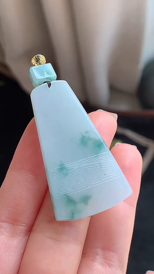 天然翡翠，飘花仿古牌 尺寸46-26.6-5 ae66