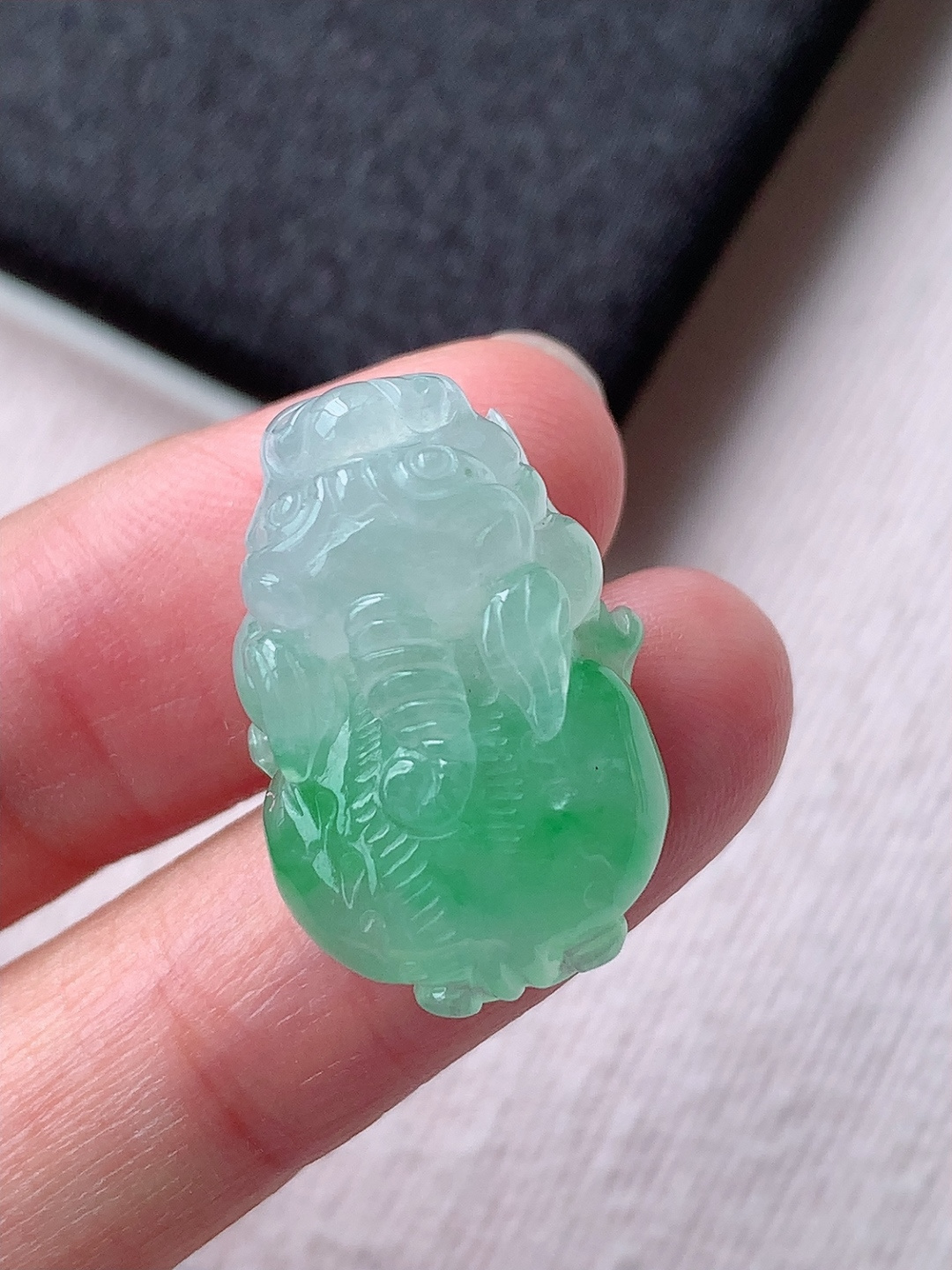 ️️ 冰飘绿貔貅挂件种老底子细腻，品相喜悦，佩戴精致优雅，22.9-15-10.7