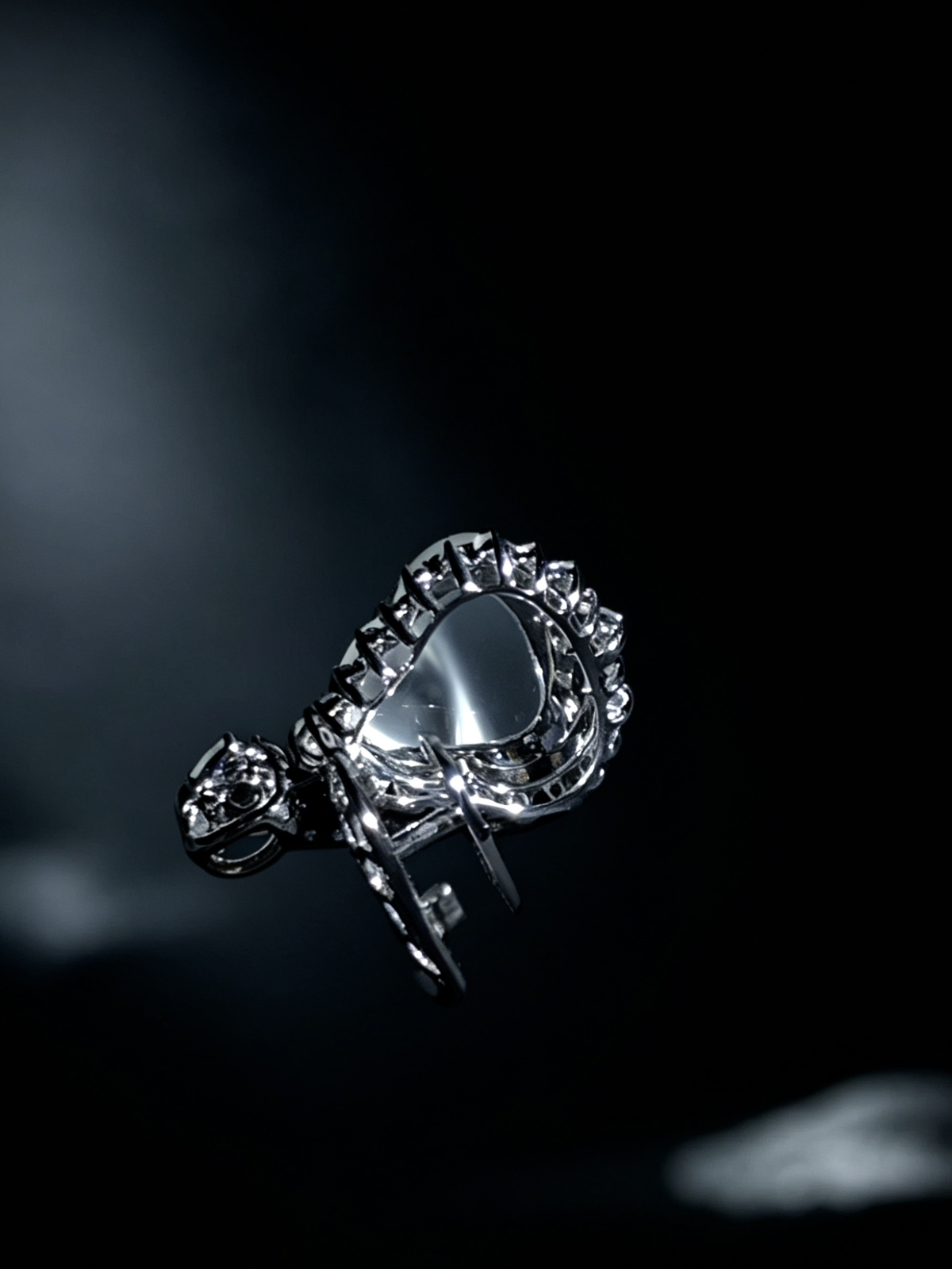 【福禄·葫芦】，裸石12-12.5-3mm，
整体21.5-15-8.5mm，3.13g，
18K金，南非钻，