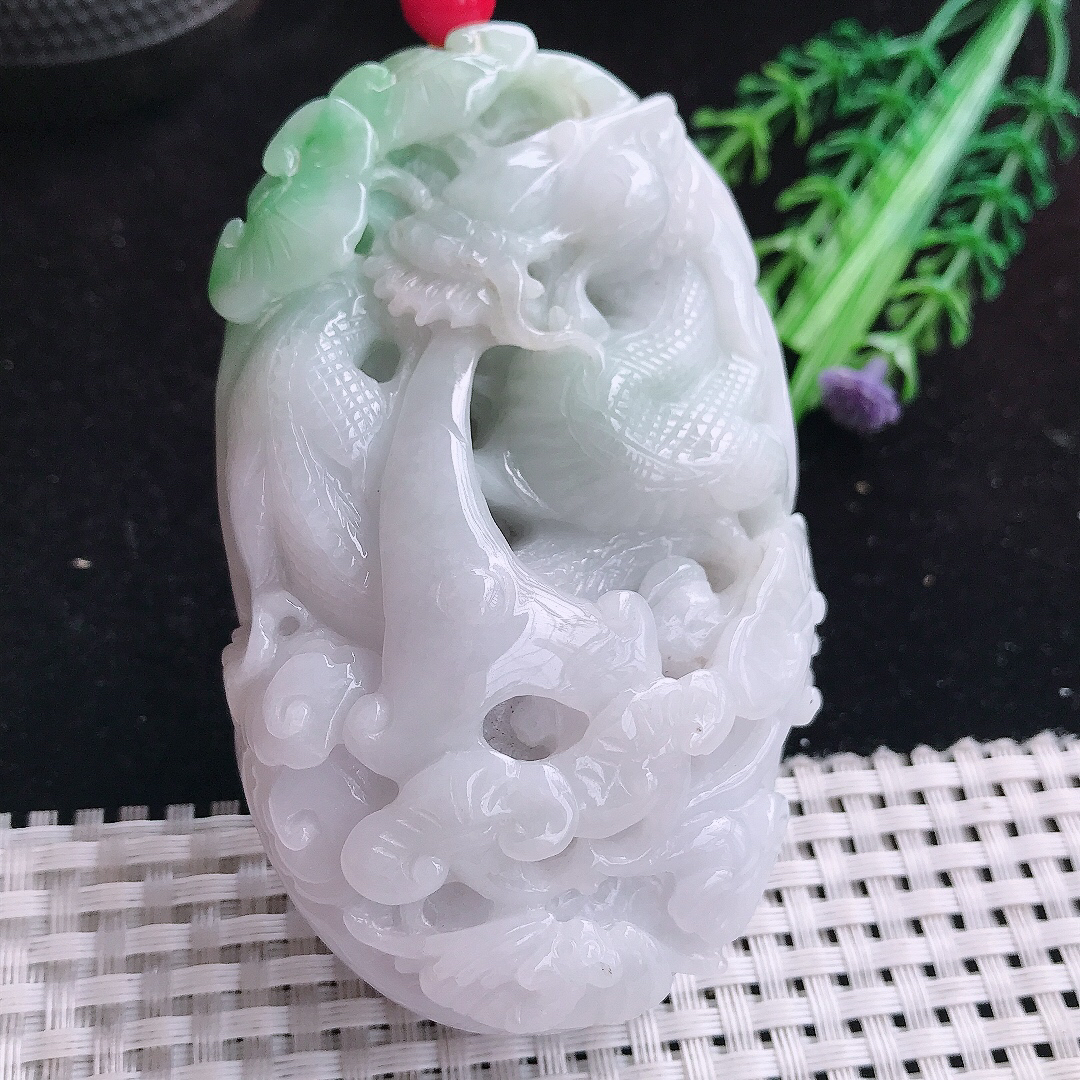 实拍A货翡翠83.7/50/32老坑精美温润飘绿霸气龙把件龙行天下手玩件