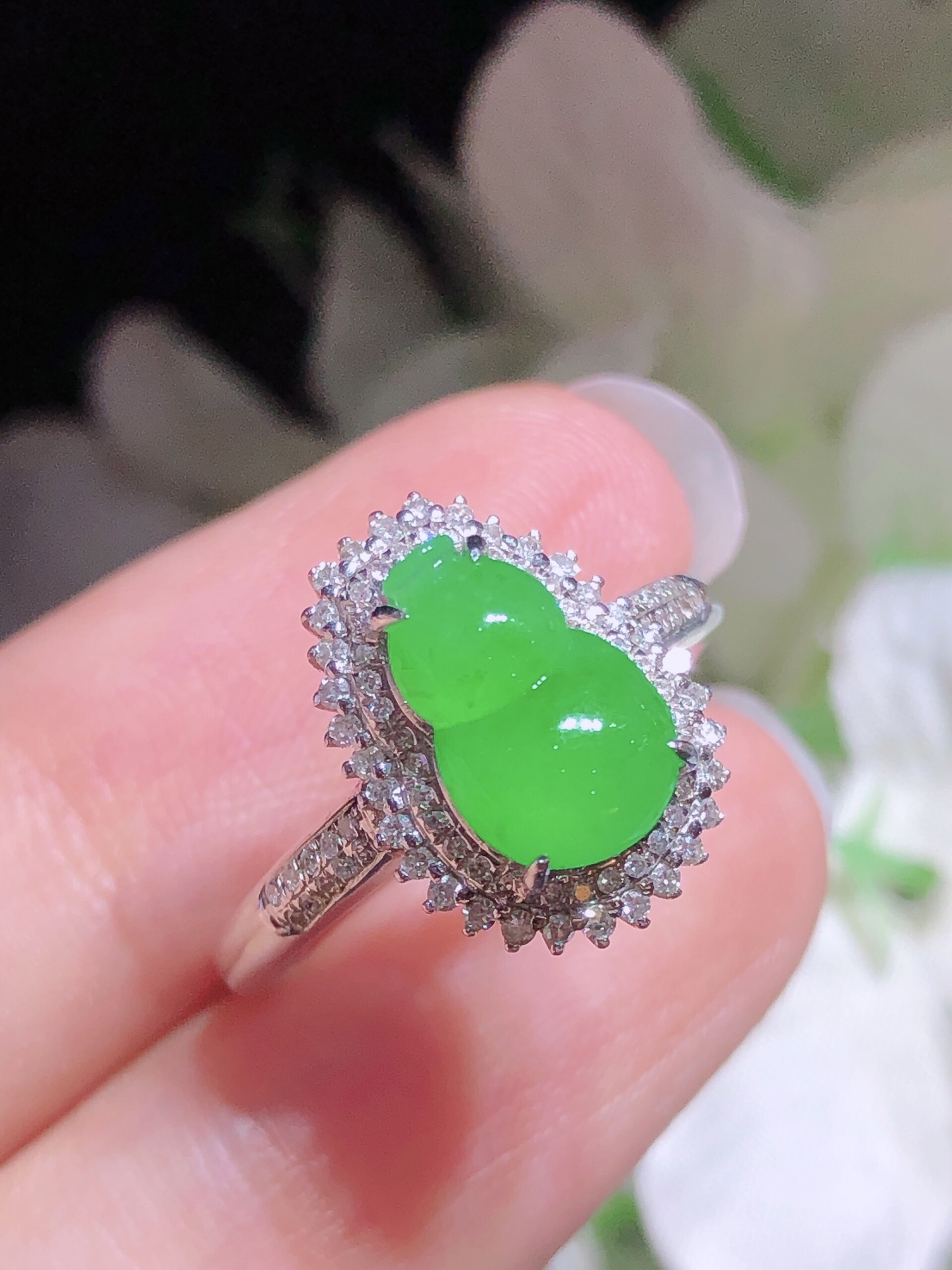 ️ 18K金镶 冰绿葫芦戒指 无裂 水润色艳 品相饱满 苹果拍摄，实物更好看，10.1-6.5-2.8