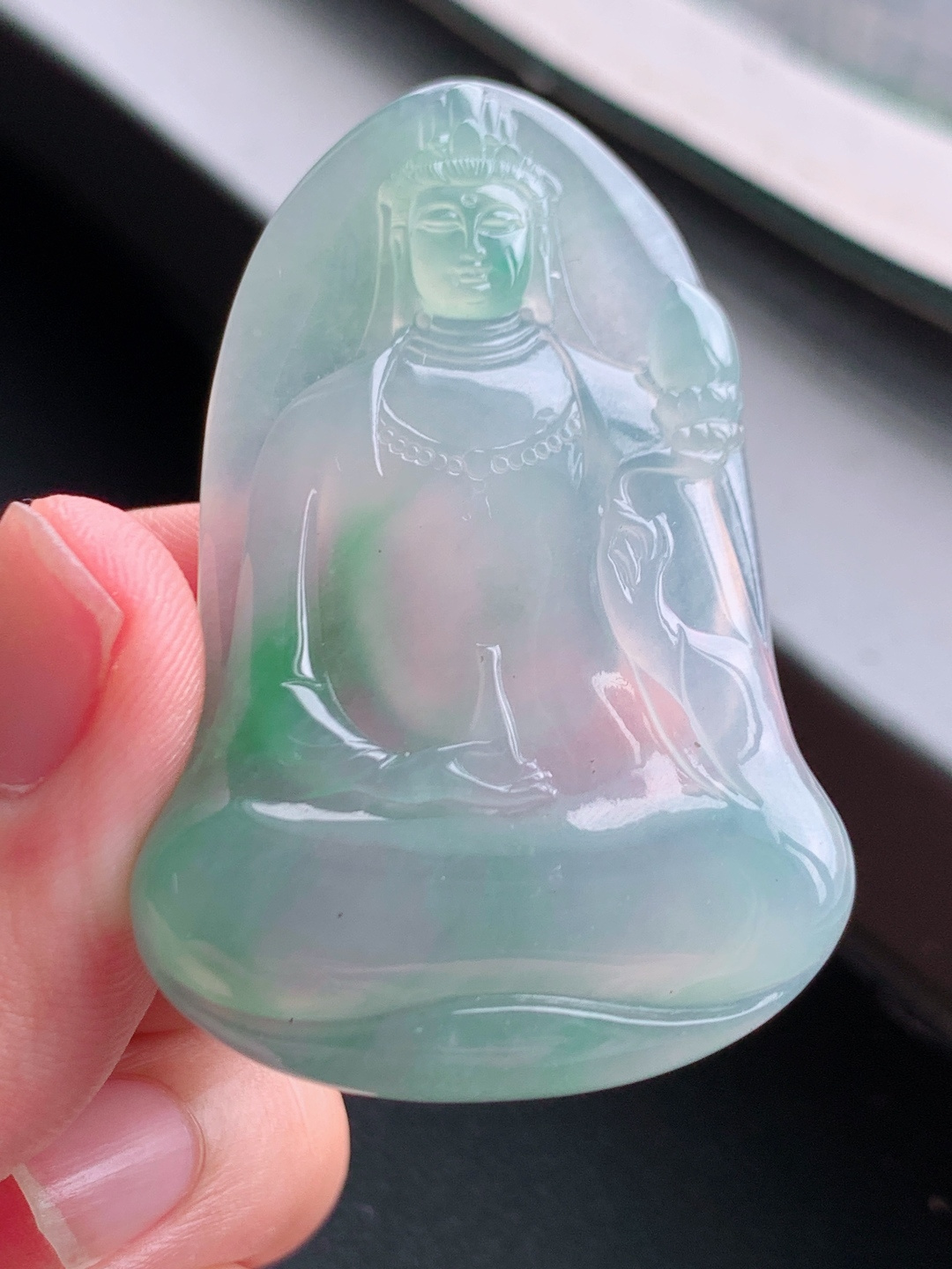 冰飘绿素衣观音，种水冰润飘花灵动，开脸慈祥寓意平安 裸石51.7-34.9-5.7 自然光拍摄 0