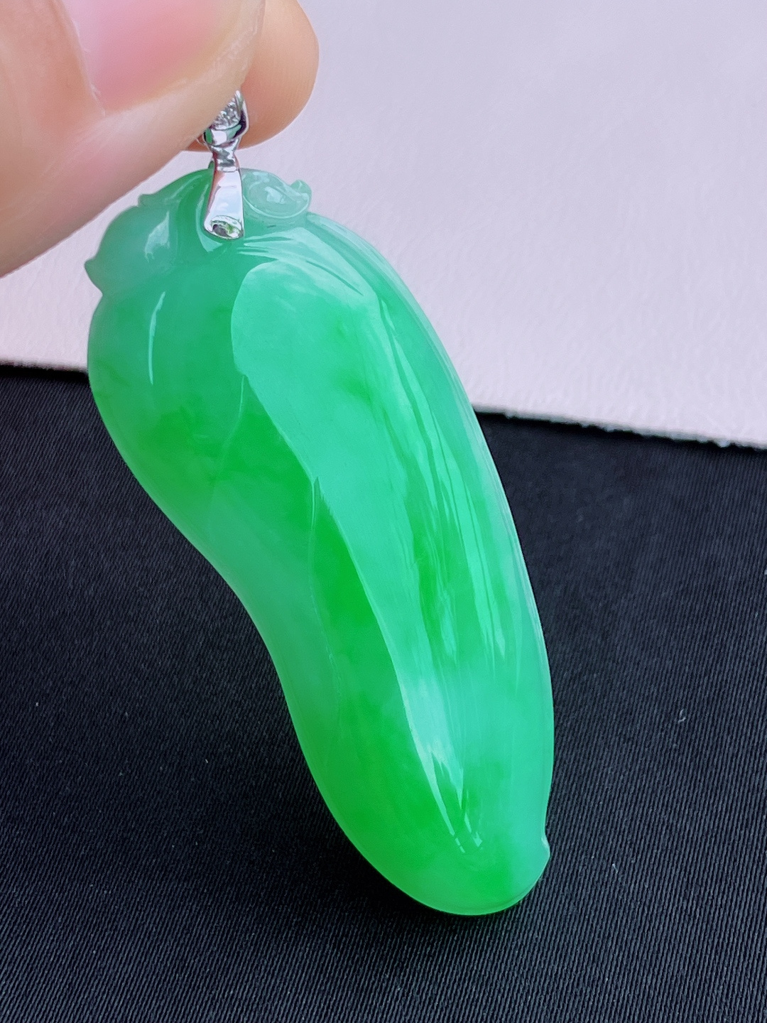 翠绿福瓜，色美清爽，尺寸50/20.8/6.8/自然光实拍