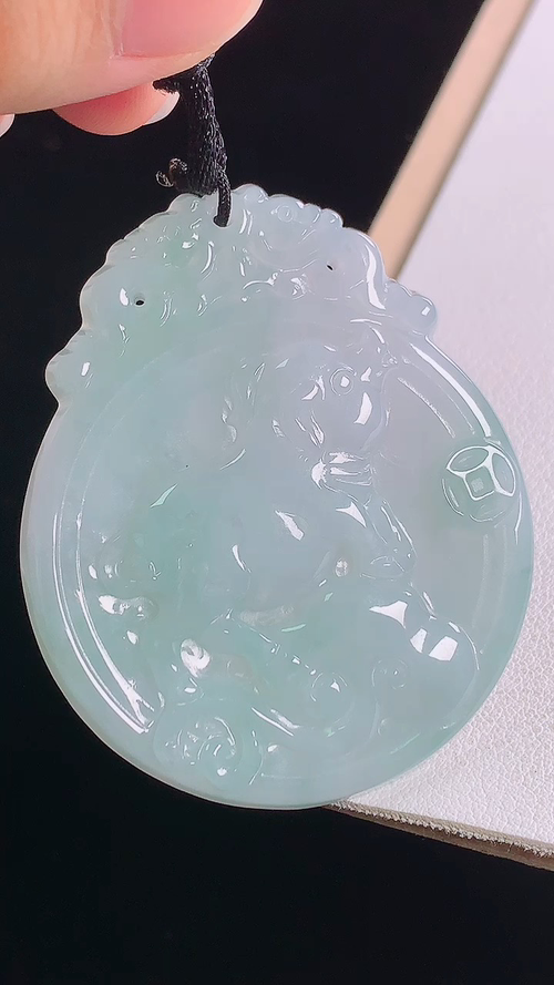 ️冰润生肖猪，无裂，尺寸:53.0-43.9-5.5mm