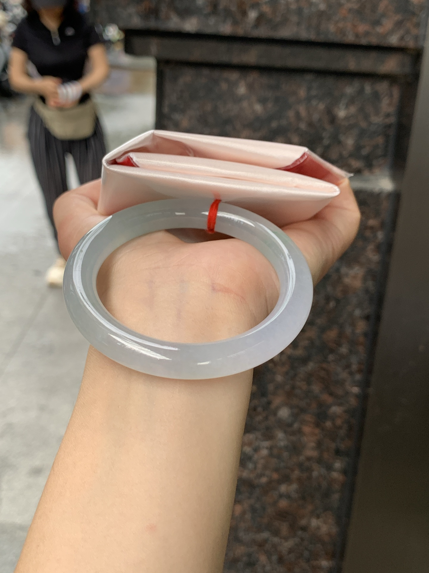 冰飘绿圆条 54.8-9.3-9.6 0608-N937-2 打灯细紋，有矿点，水头好，金丝绿花灵动飘逸