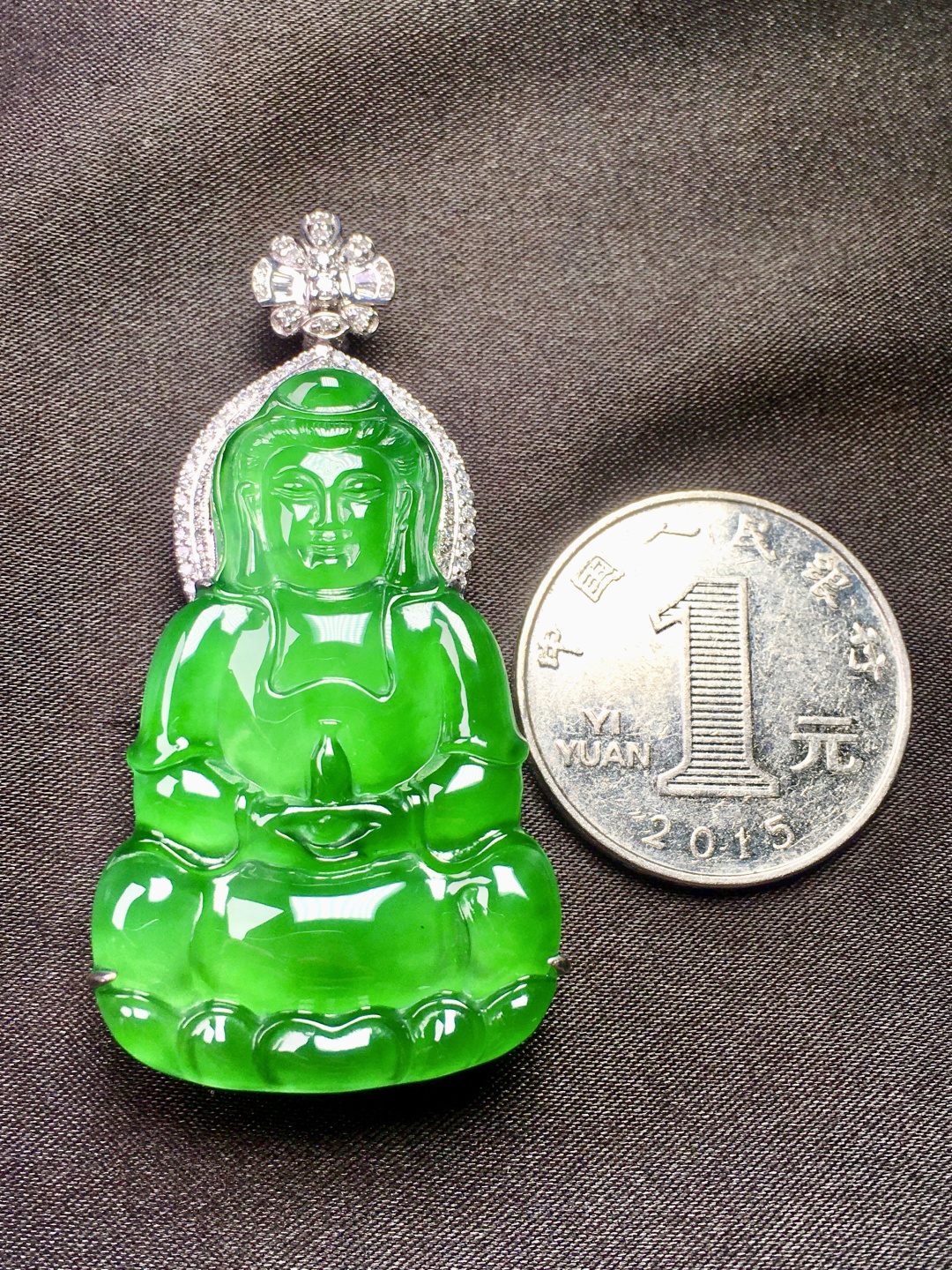 ️款式时尚精美，18K真金南非真钻石镶嵌，天然翡翠Ａ货，口头不预留，40.5-26.0-3.6