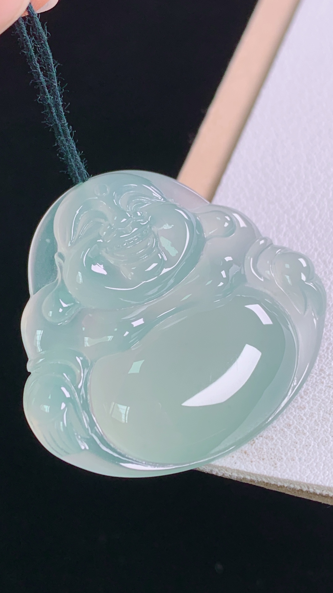 高冰佛公，一刀切，种水，冰透起光，无裂，尺寸:31.6-33.8-5.8mm