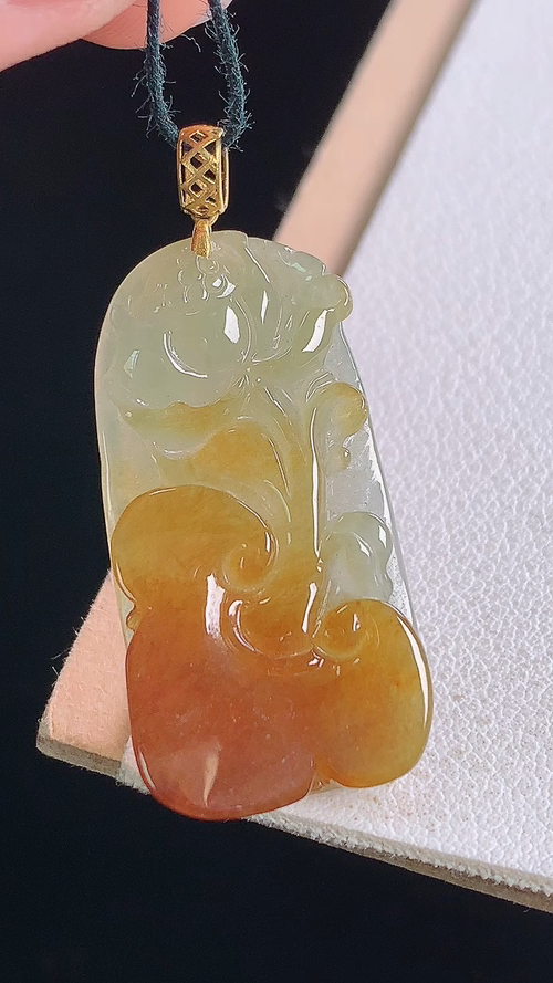 ️18K冰黄花开富贵吊坠，无裂，尺寸:35.8-30.0-15.9-4.4mm 5