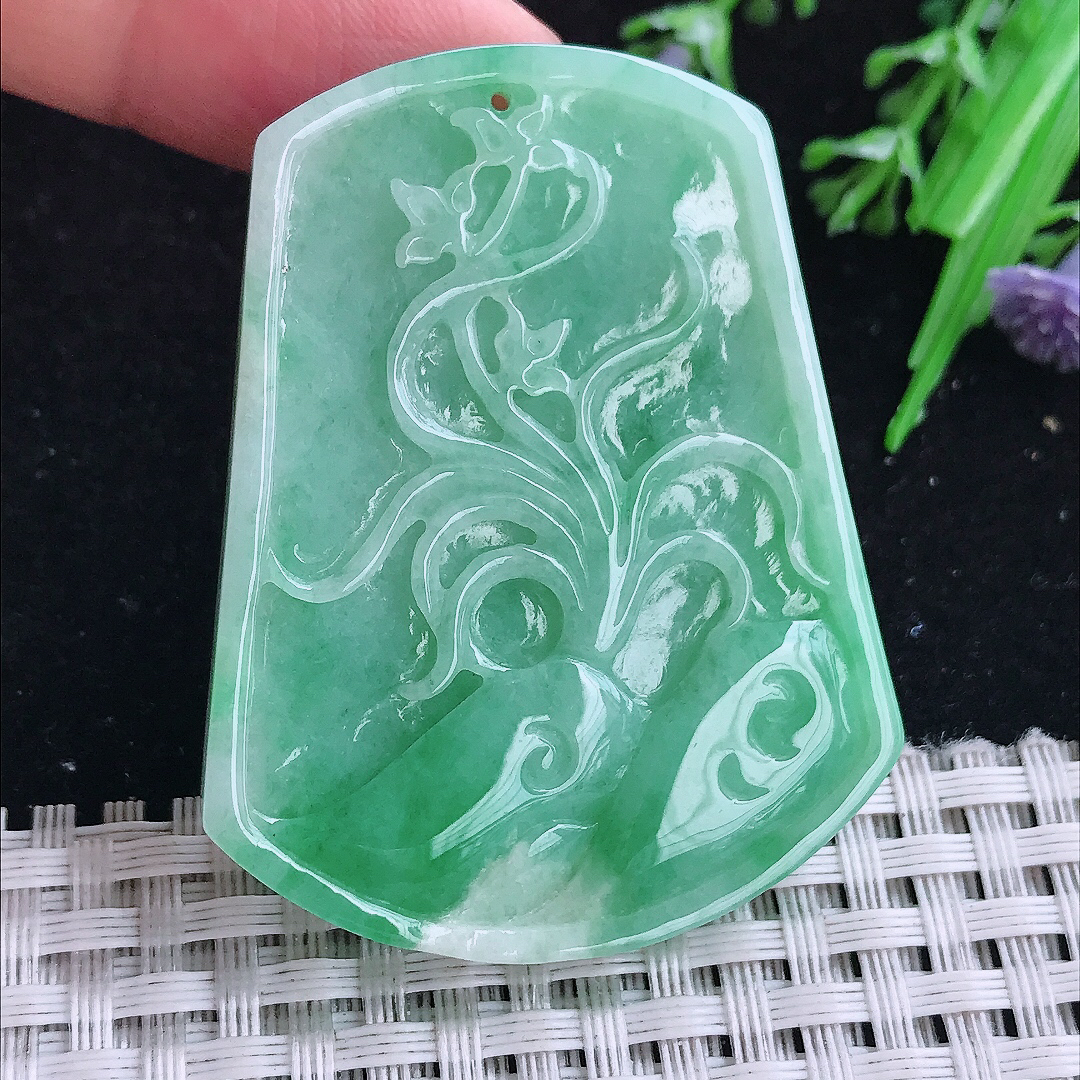 实拍A货翡翠51/40/5.3老坑冰润满绿兰花玉牌吊坠