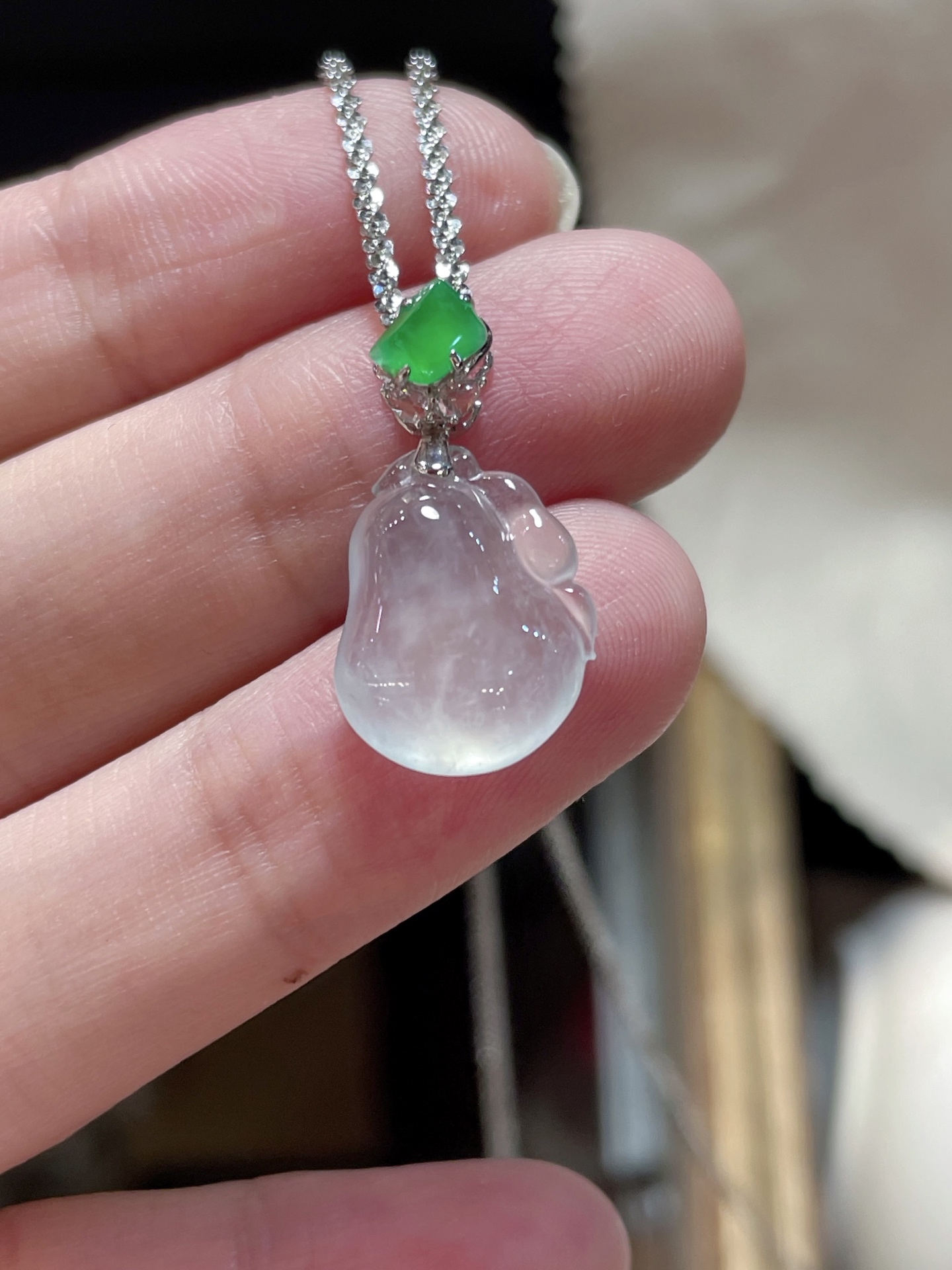 ️ 翡翠福瓜吊坠，起荧光，种水好好裸石很饱满，专挑好品相，18k镶嵌，15.2-12.4