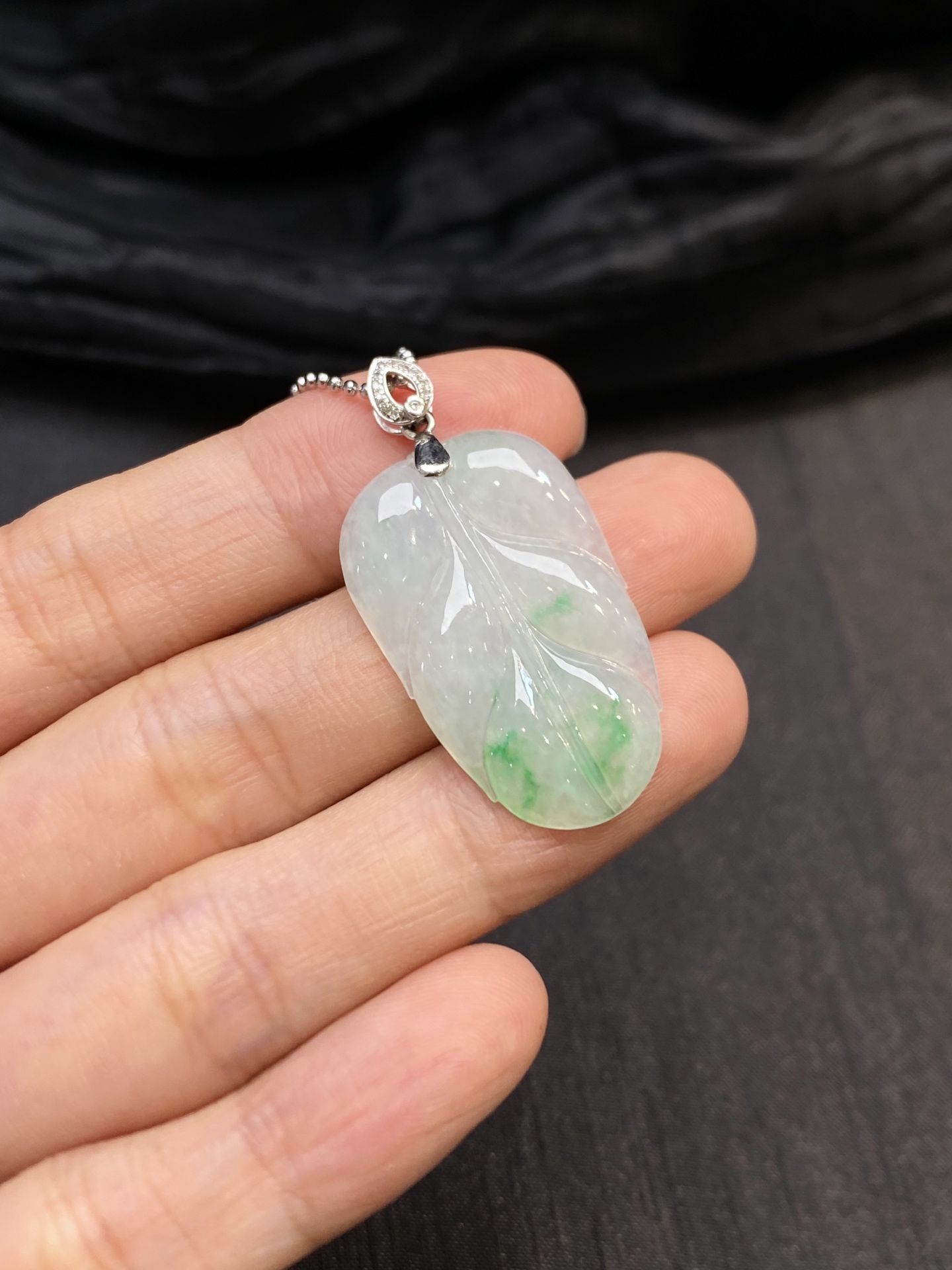 冰飘绿花叶子吊坠·金 整·37.4-18.6-3.5mm 裸·30.2-18.6-3.5mm