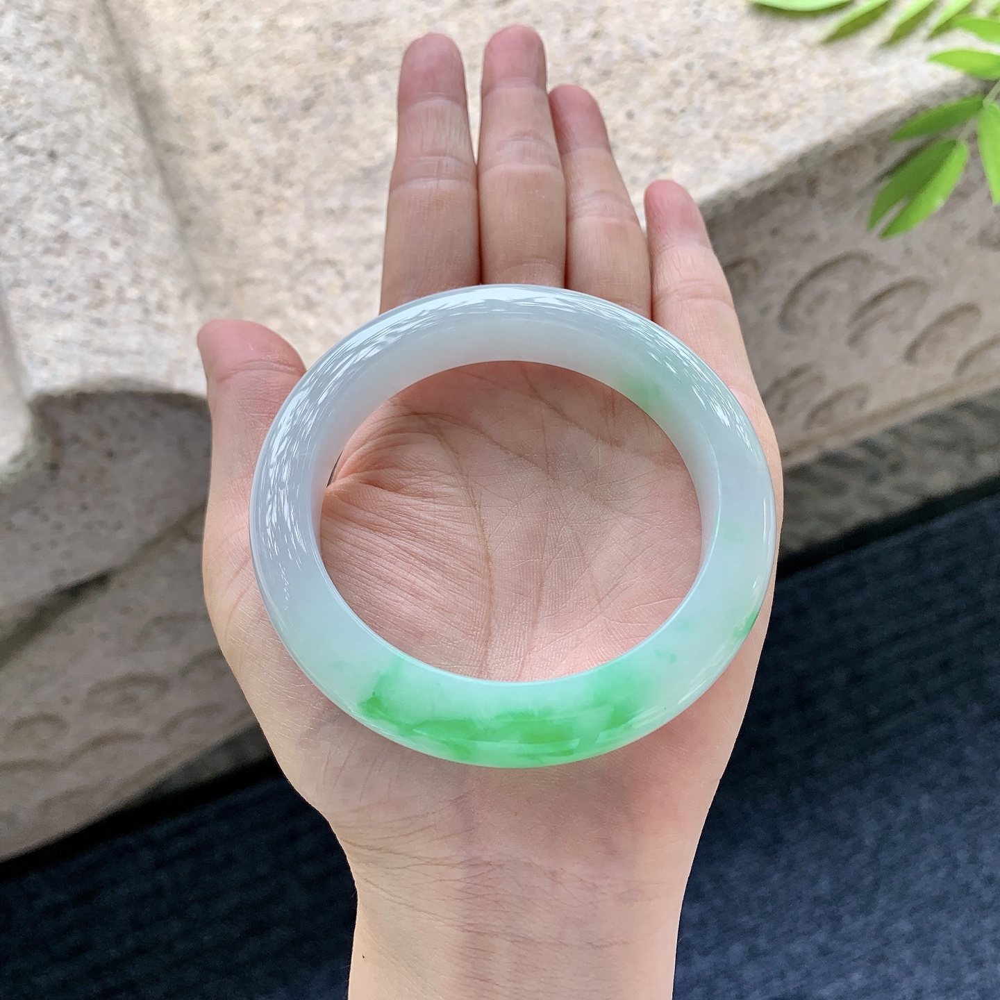 正圈 细糯飘阳绿，水润，种老，细腻，无裂