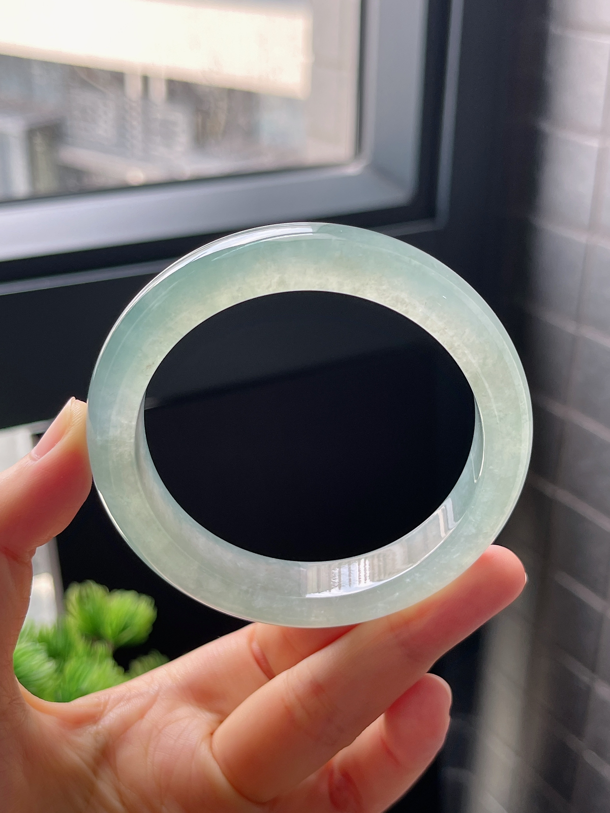 圈口56.5，冰糯绿色翡翠正圈手镯