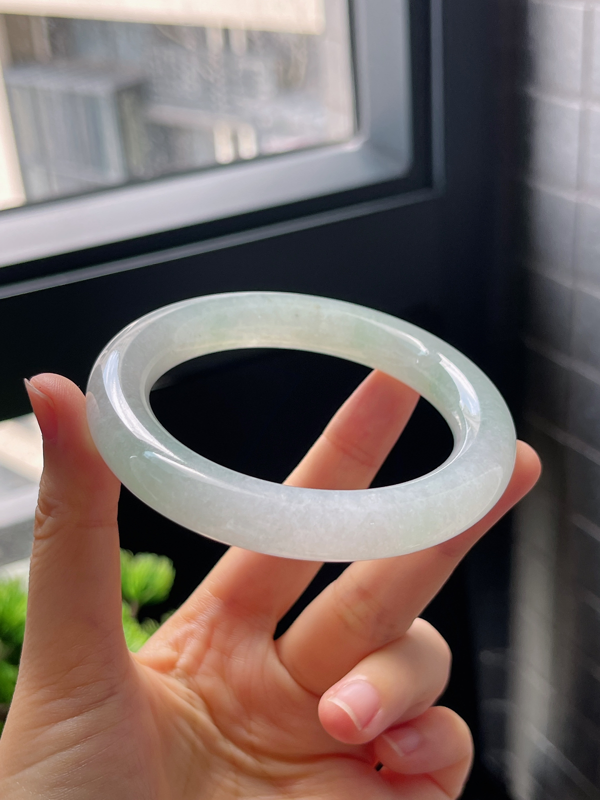 圈口57，冰糯淡绿色翡翠圆条翡翠手镯