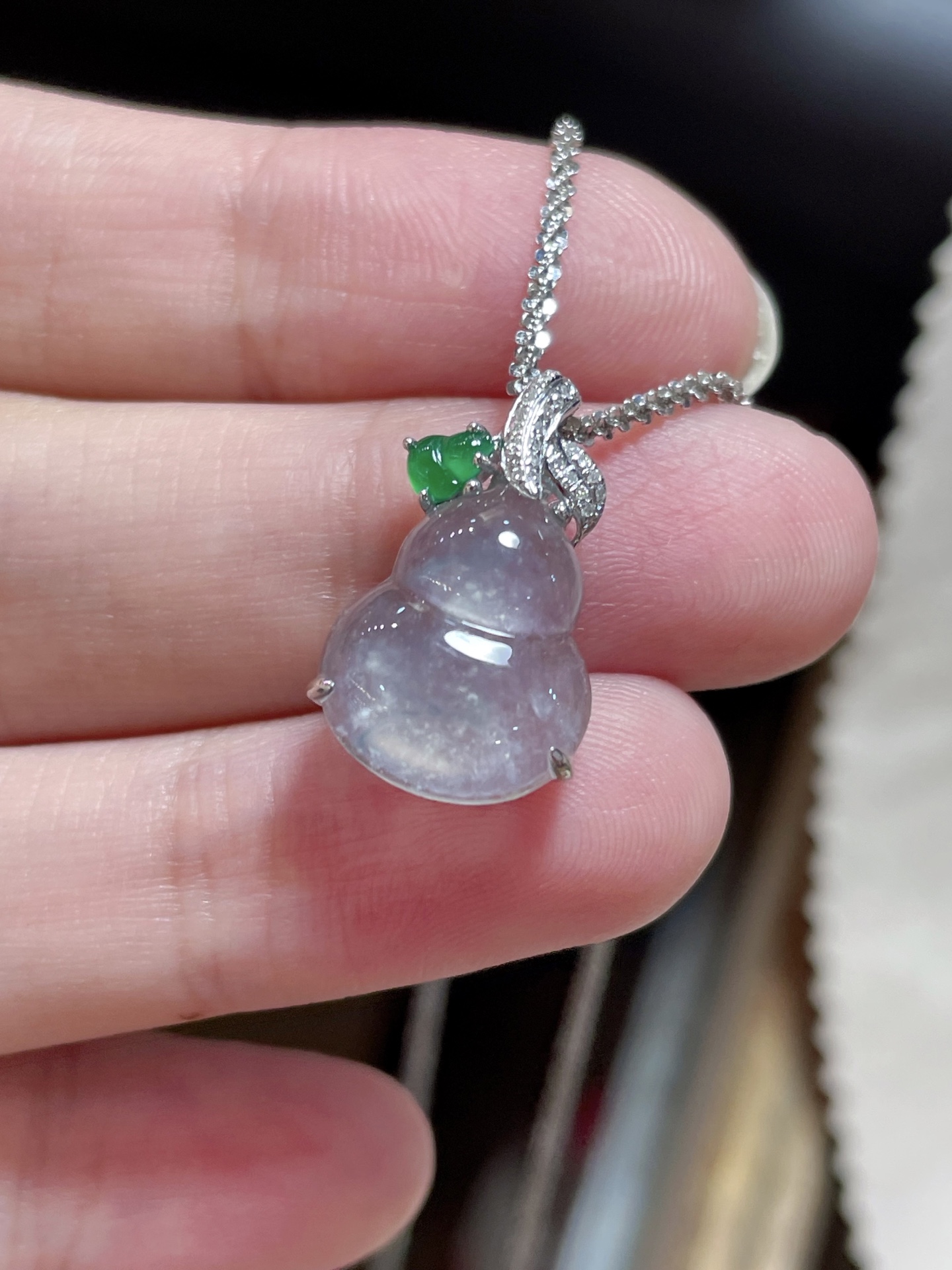 ️ 翡翠冰种葫芦吊坠，起荧光，种水好好裸石很饱满，专挑好品相，18k镶嵌，14.2-12.2-3.8