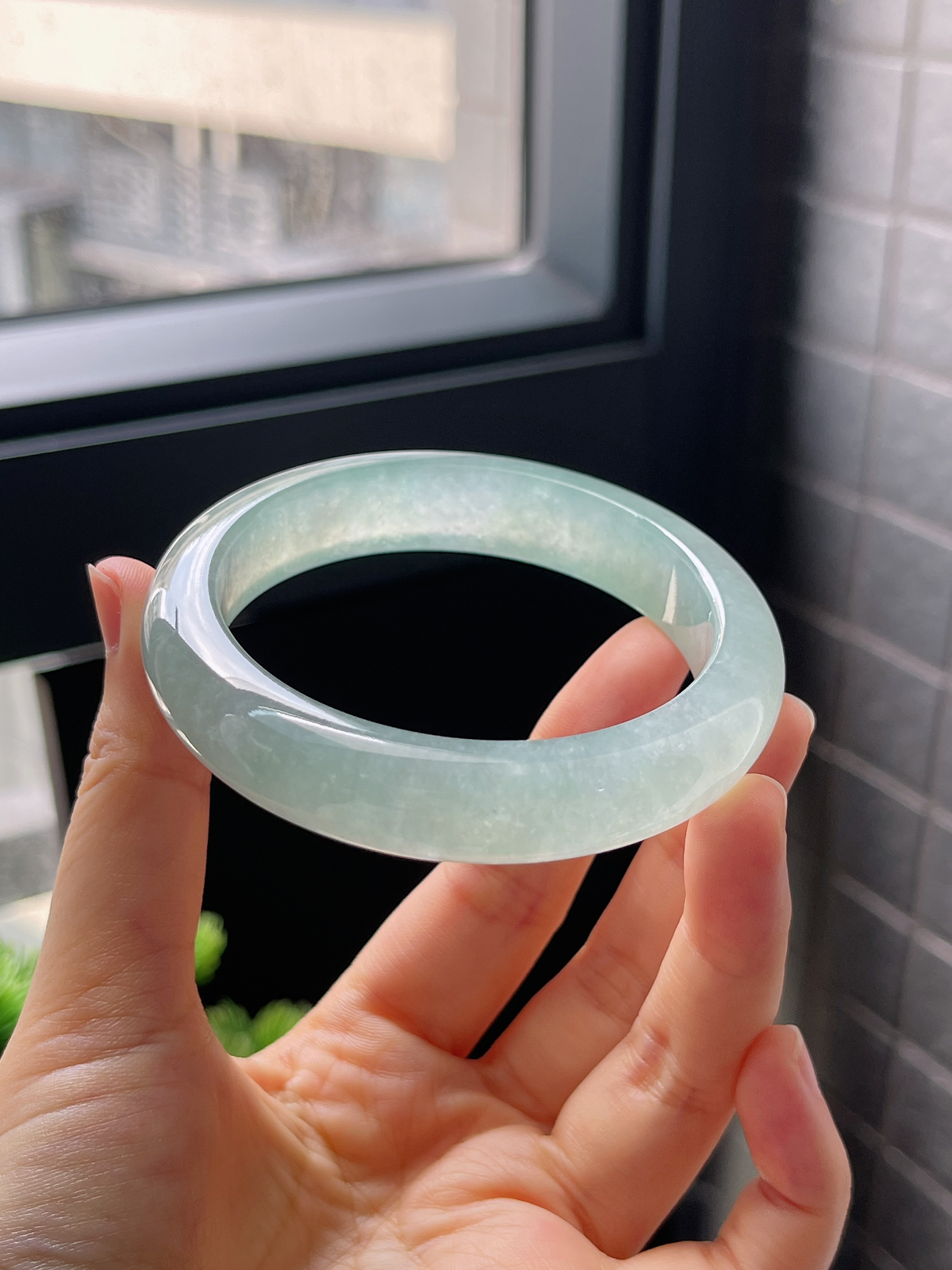 圈口56.5，冰糯绿色翡翠正圈手镯
