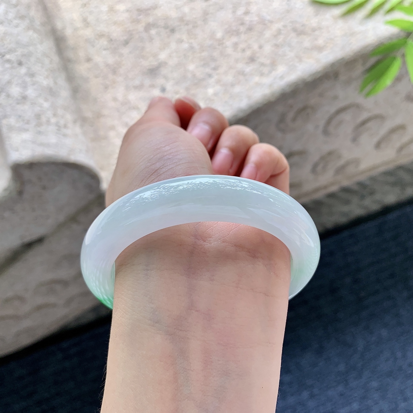 正圈 细糯飘阳绿，水润，种老，细腻，无裂