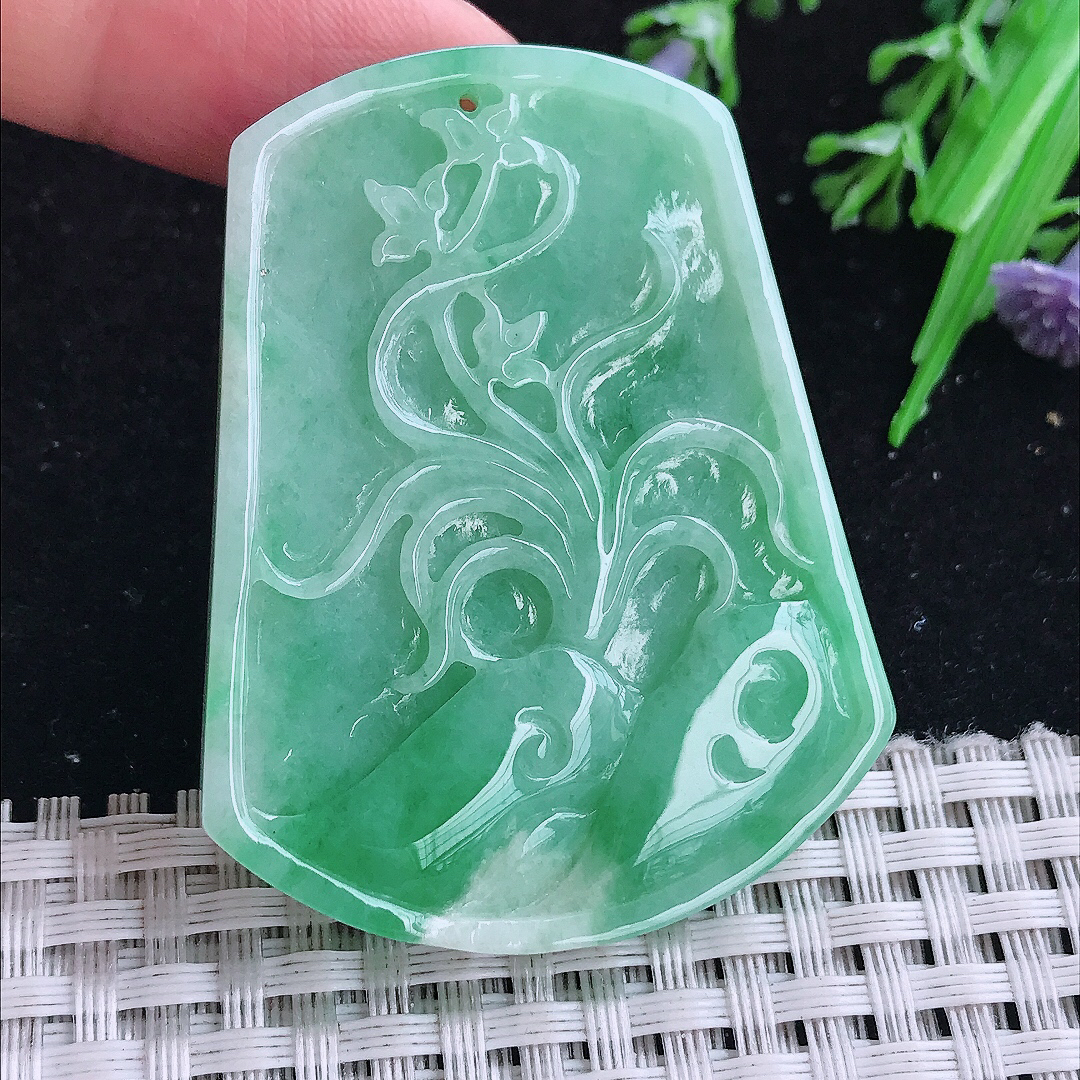 实拍A货翡翠51/40/5.3老坑冰润满绿兰花玉牌吊坠