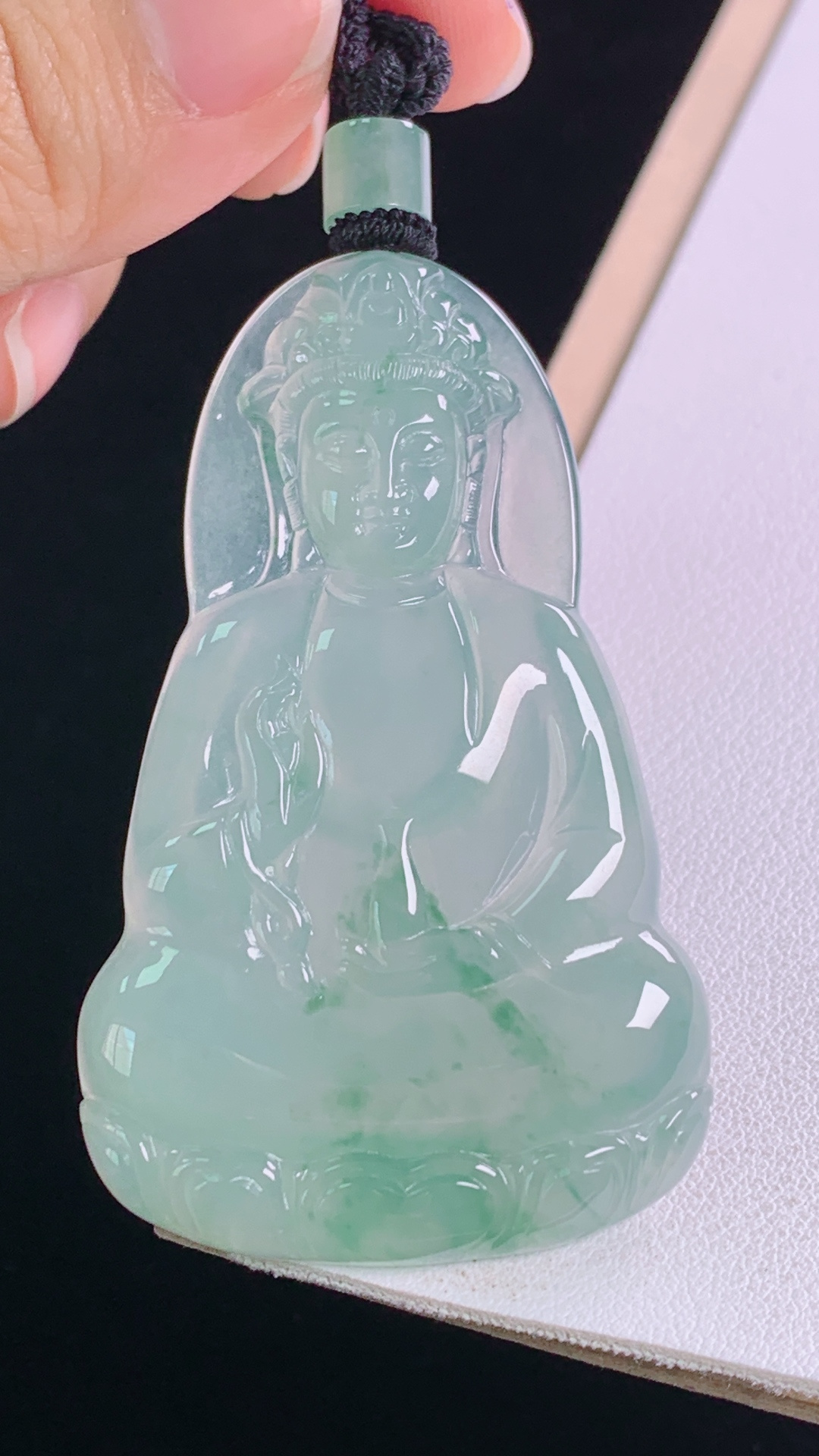 冰飘花观音 花色灵动，胶感十足，无裂 尺寸:60.0-37.3-5.4mm