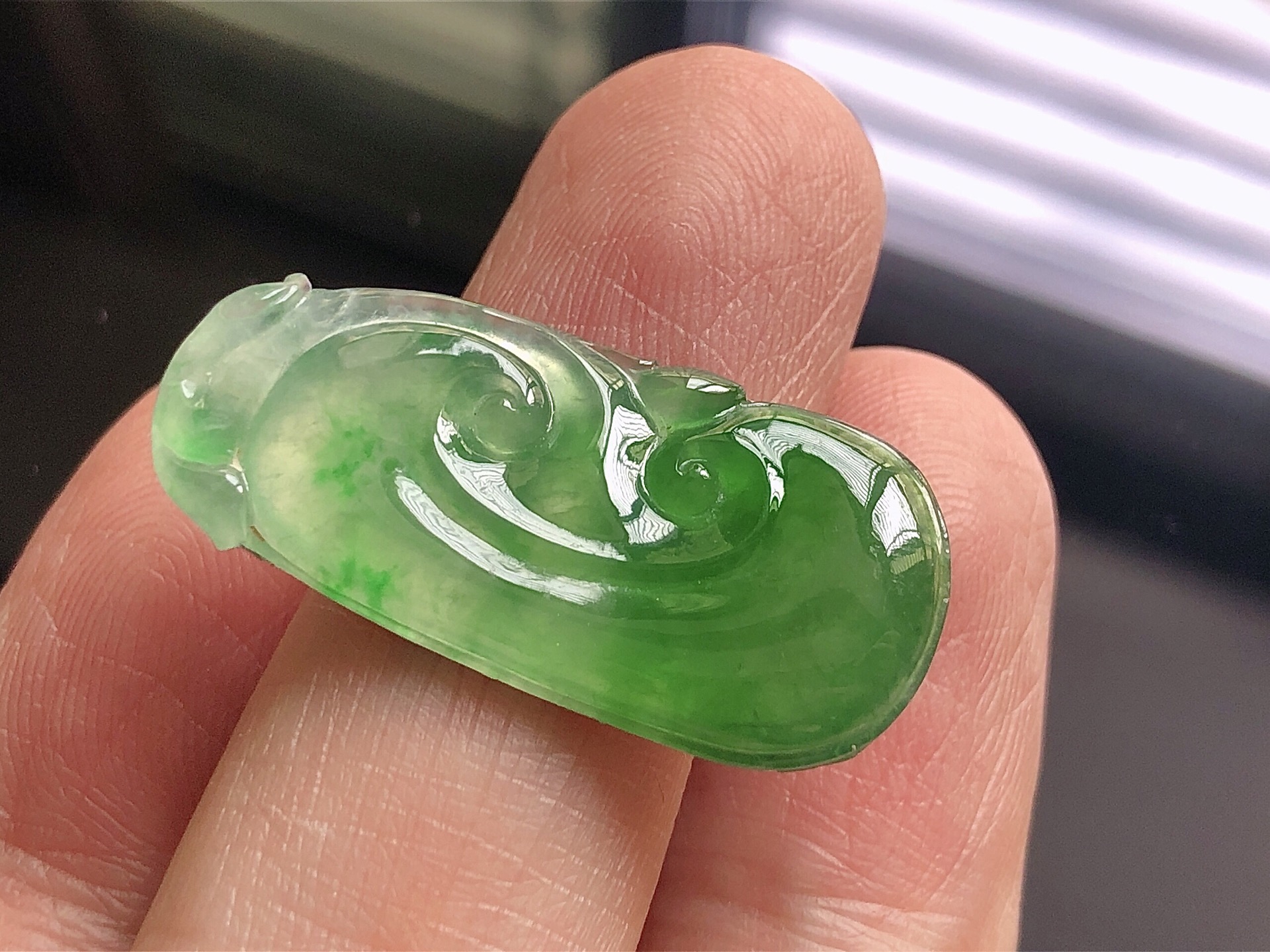 ️ 如意， 色泽极美，通透水润，玉质细腻，夺目迷人，镶嵌效果，品相，无裂，尺寸30.6*14.2*2.8