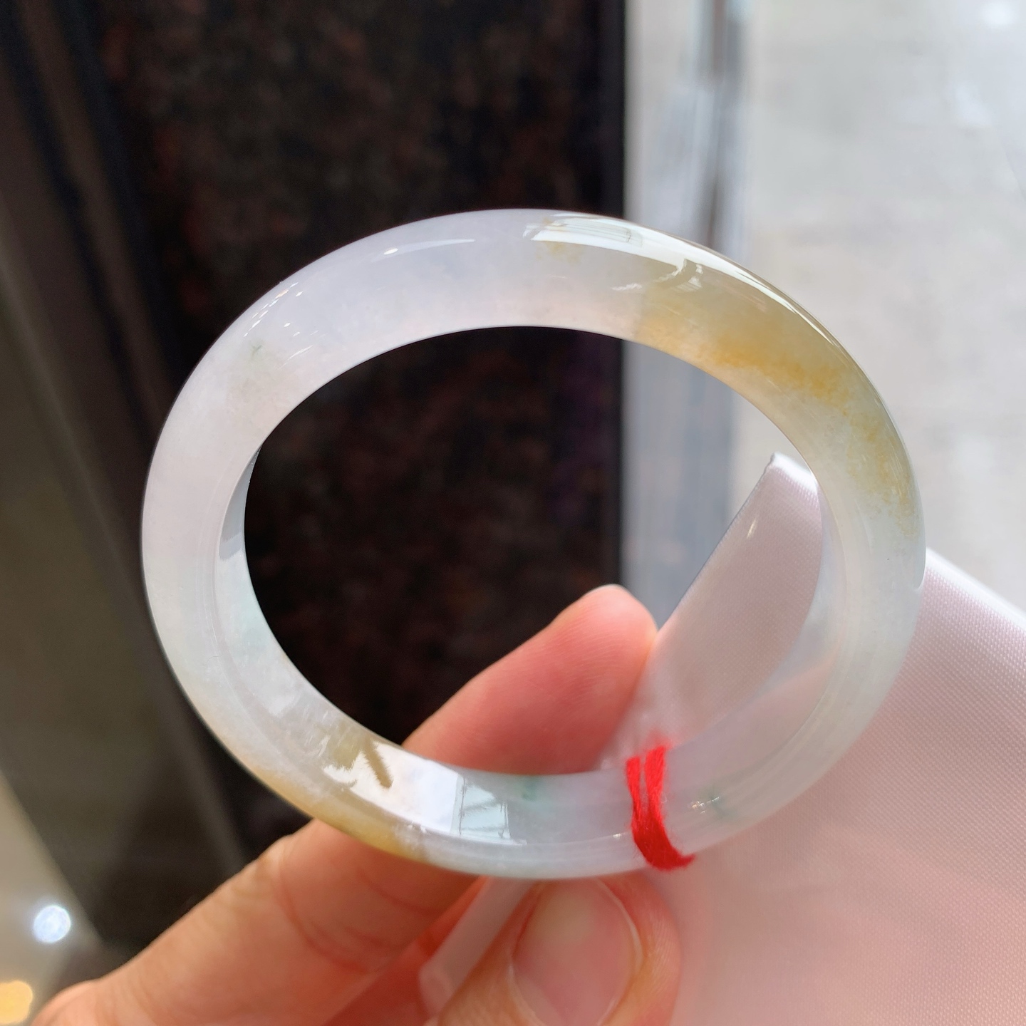 正圈冰黄翡飘花 表皮微瑕疵微扣 尺寸：52.5/10.2/7.6 冰润