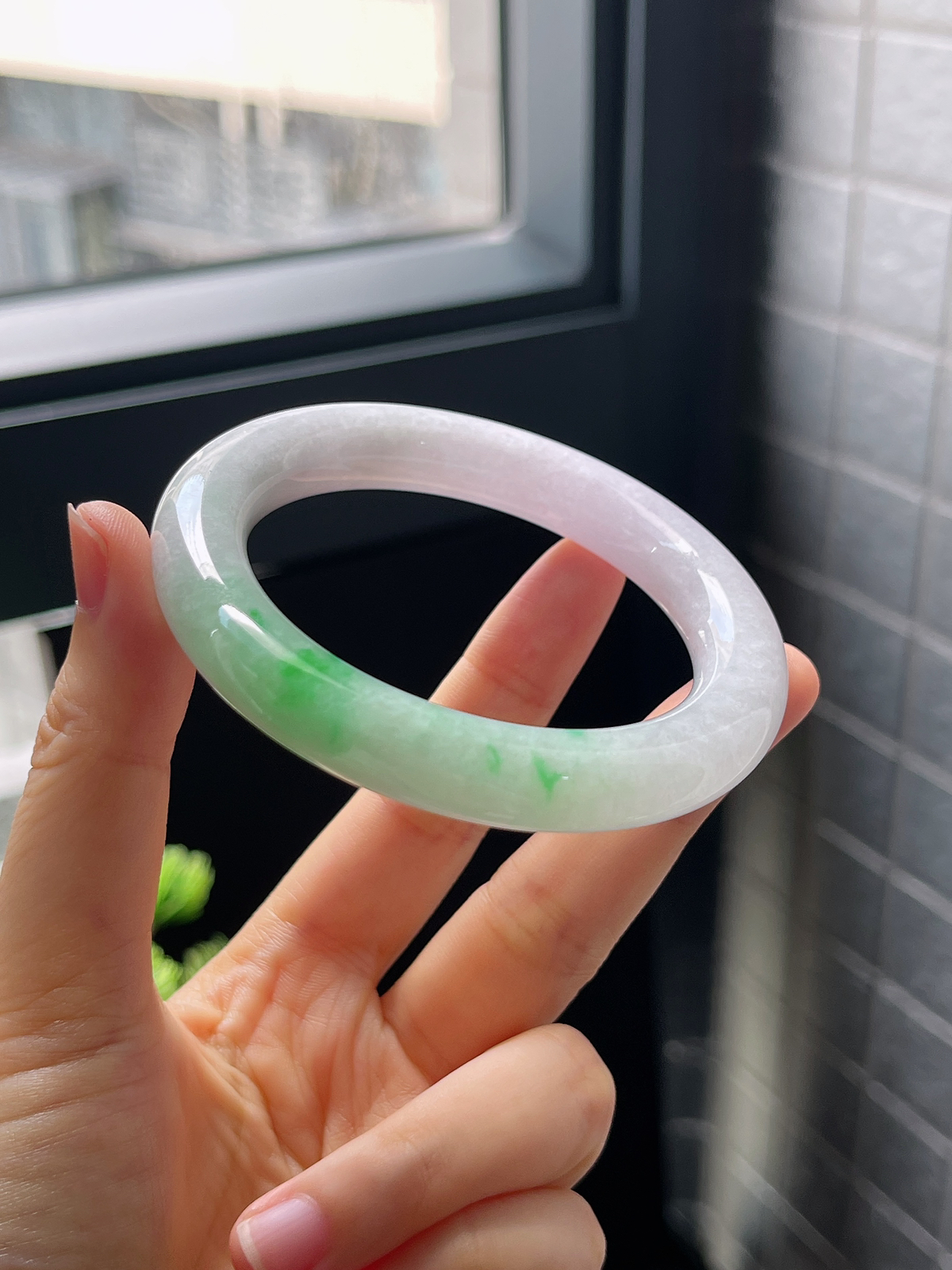 圈口53，糯化飘花翡翠圆条手镯