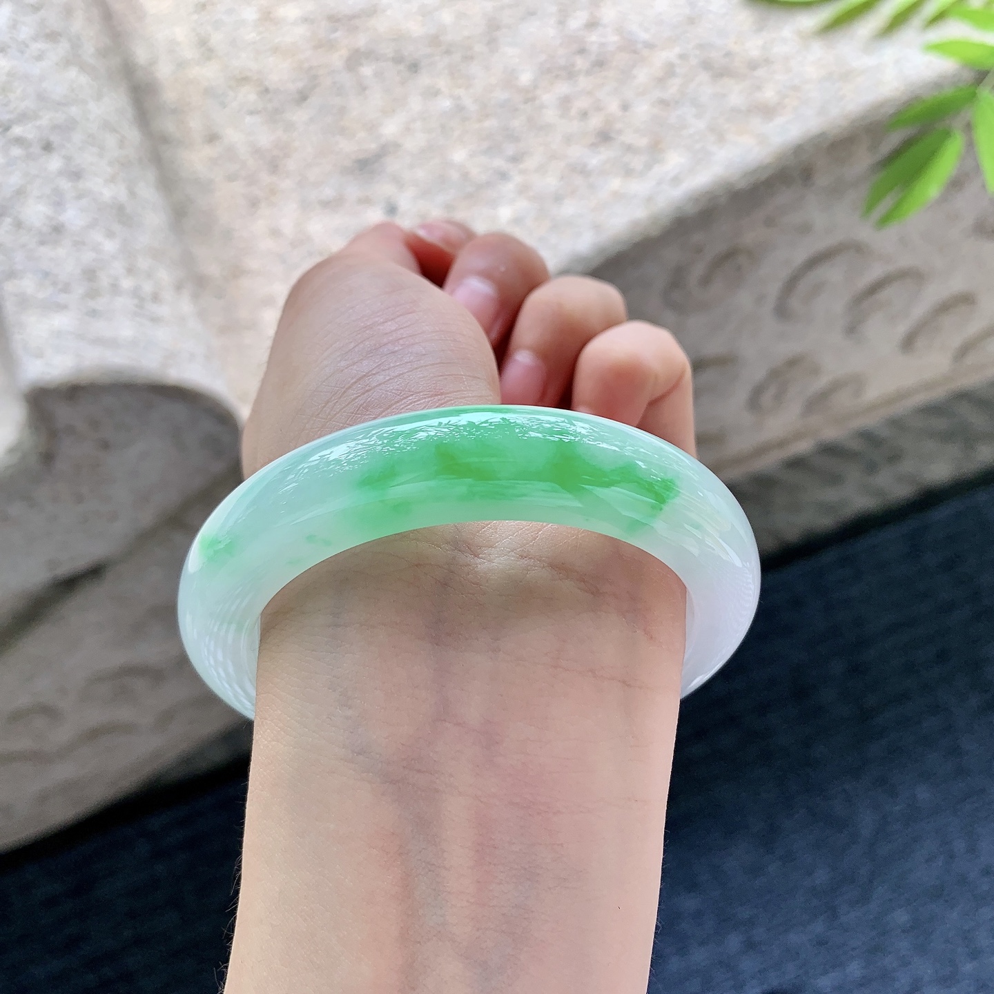 正圈 细糯飘阳绿，水润，种老，细腻，无裂