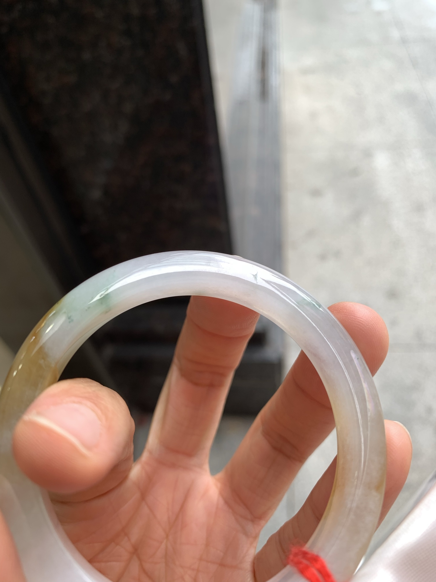 正圈冰黄翡飘花 表皮微瑕疵微扣 尺寸：52.5/10.2/7.6 冰润