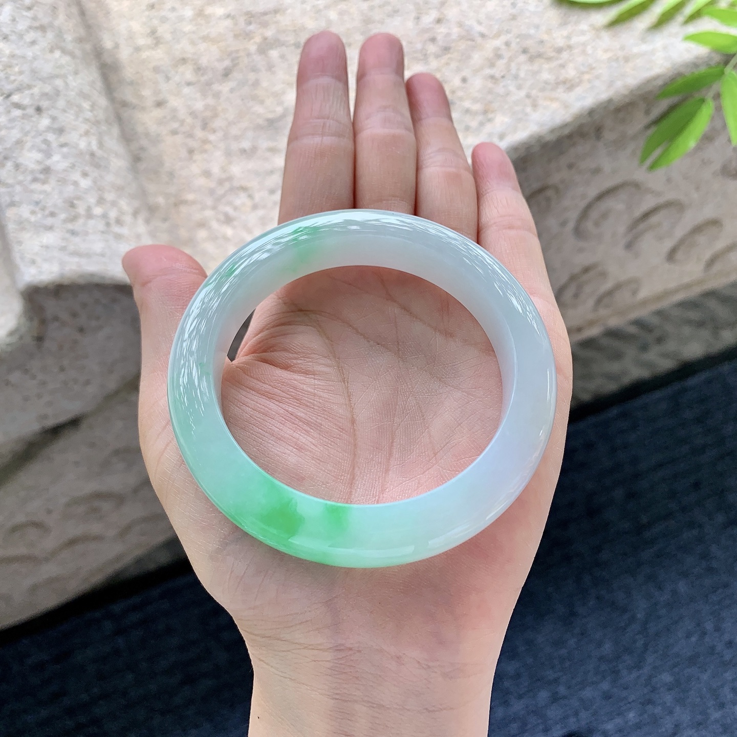 正圈 细糯飘阳绿，水润，种老，细腻，无裂