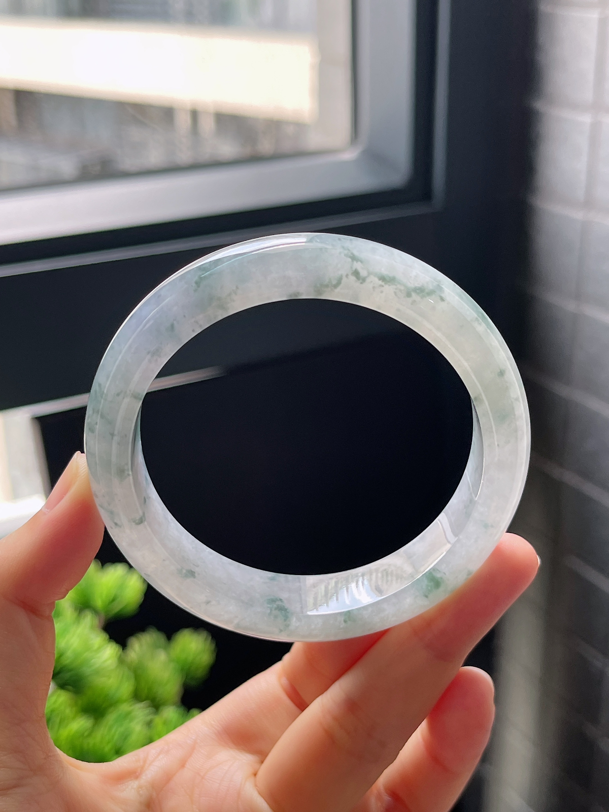 圈口57.3，冰糯飘花翡翠正圈手镯