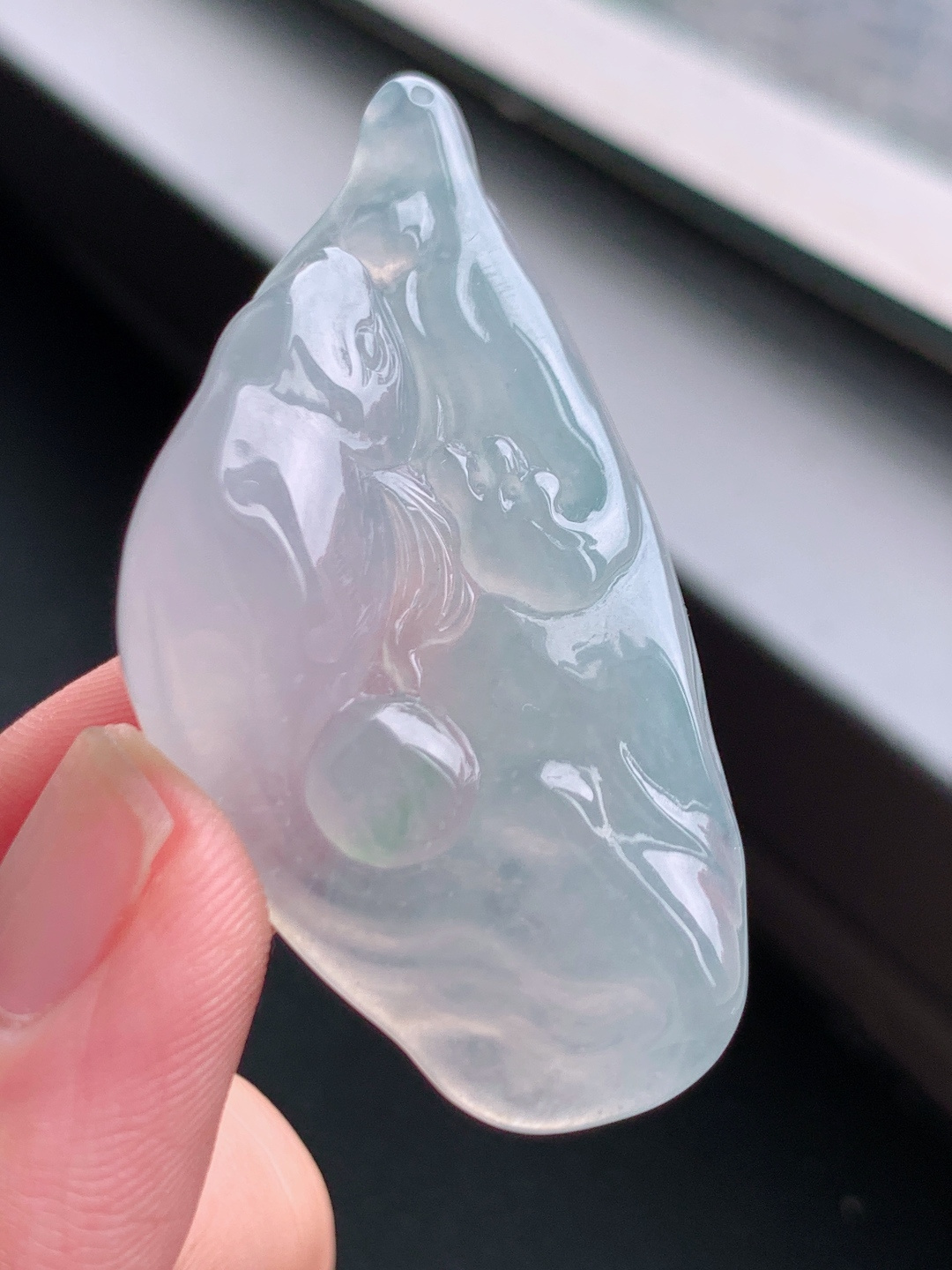 高冰力争上游挂件，冰润起胶线条柔美，意境独特日常百搭 裸石49.2-25-11.5 自然光拍摄