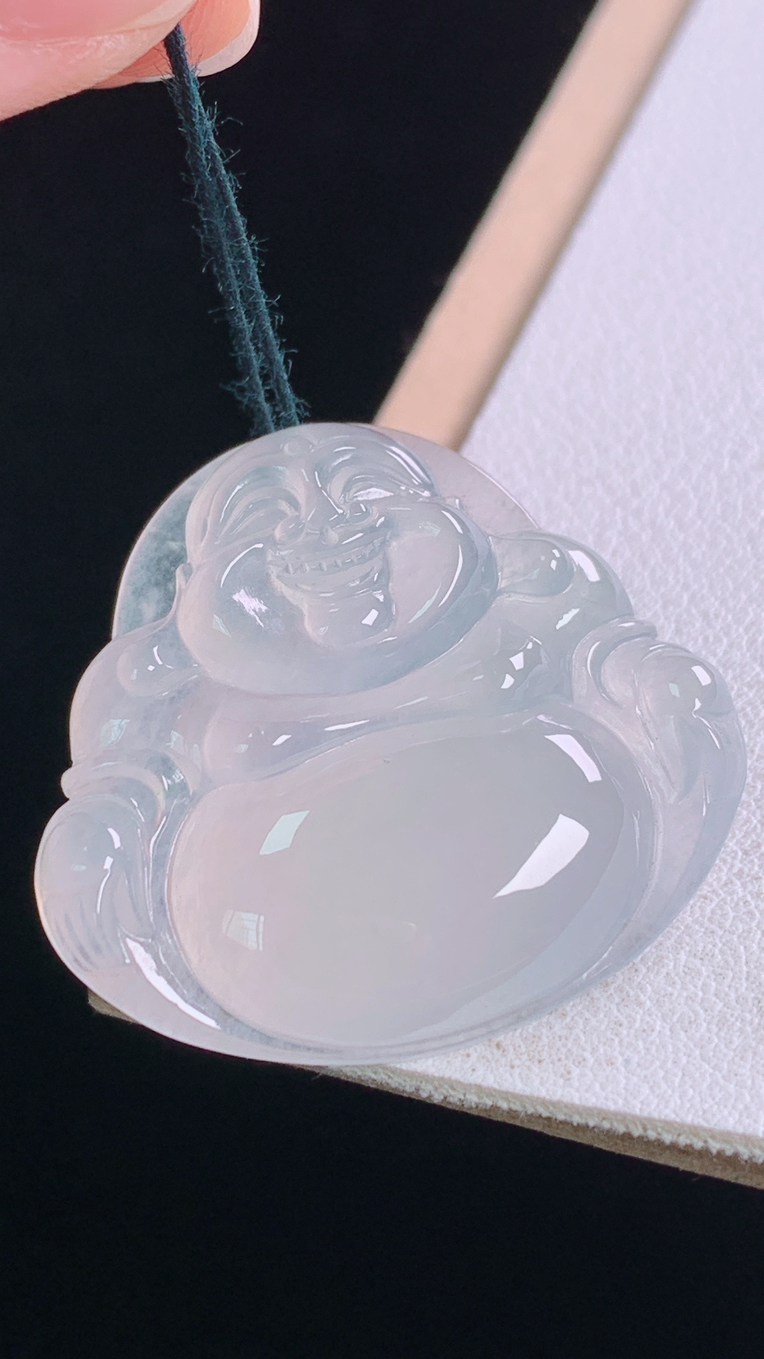 佛公，一刀切 种水，冰透起光，无裂 尺寸:28.8-31.4-5.8mm