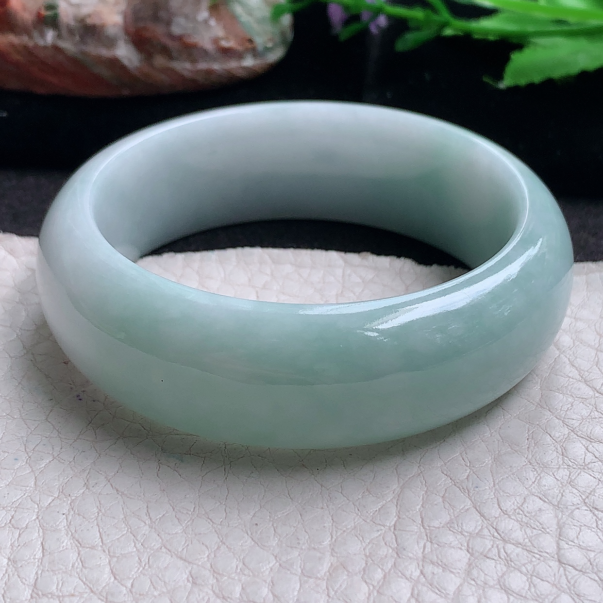 js小圈口50.5*18*8轮胎镯 翡翠a货玉手镯 浅绿细润正圈玉手环